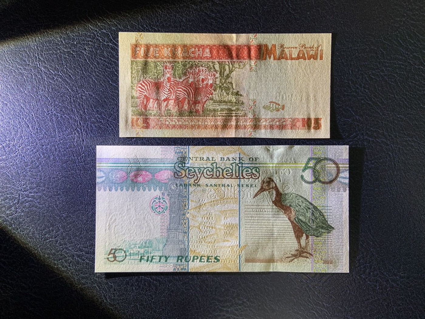 收藏联盟Quantum Auction 第291期拍卖  马拉维1995年5克瓦查和塞舌尔2005年50卢比 品相全新UNC 