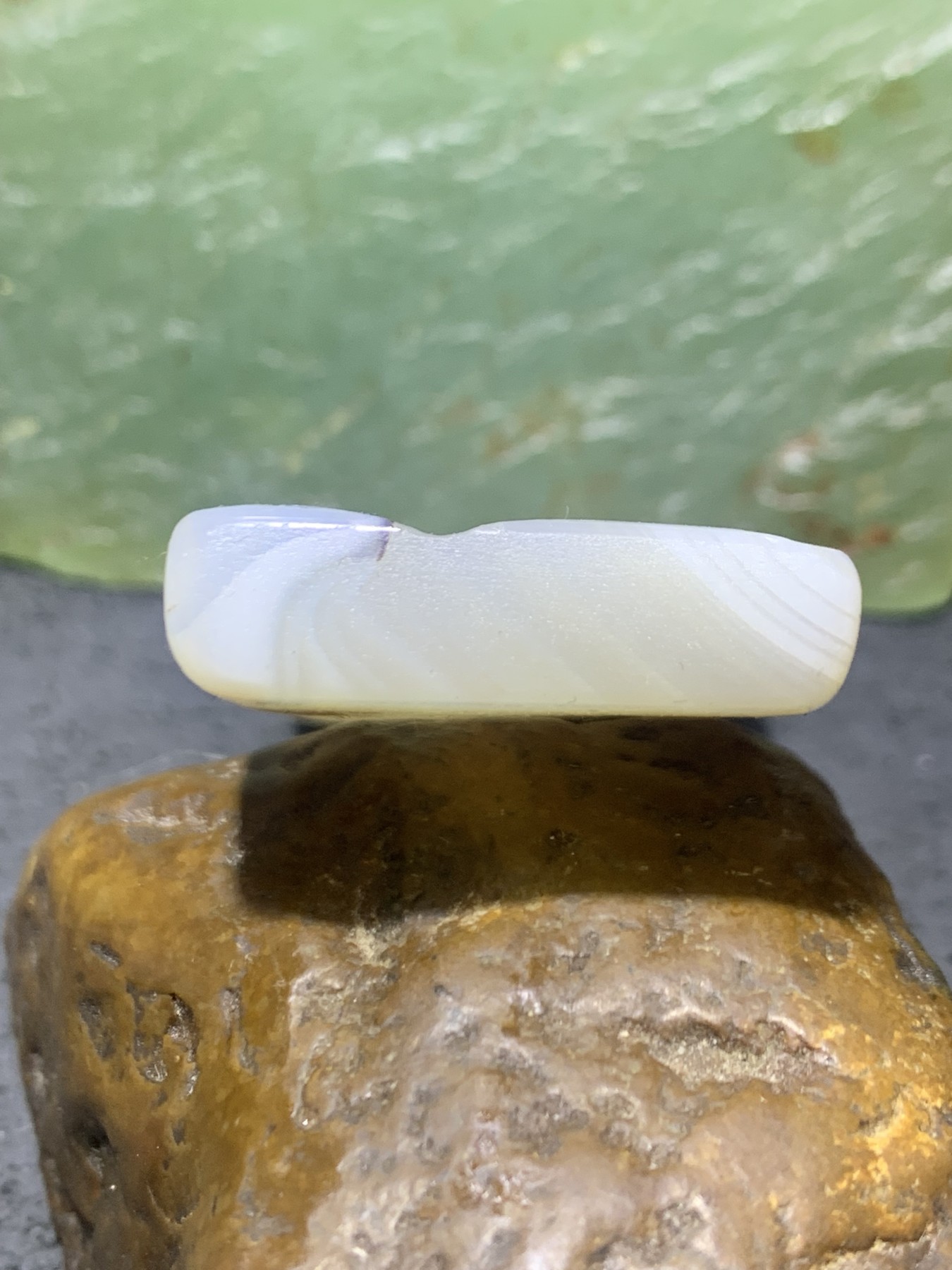 精美高玉化马达加斯加海洋玉髓手工俏色巧雕无相佛，随形吊坠一个！