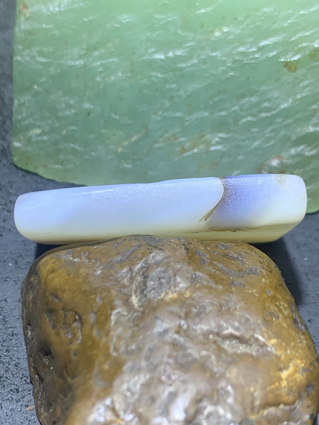精美高玉化马达加斯加海洋玉髓手工俏色巧雕无相佛，随形吊坠一个！