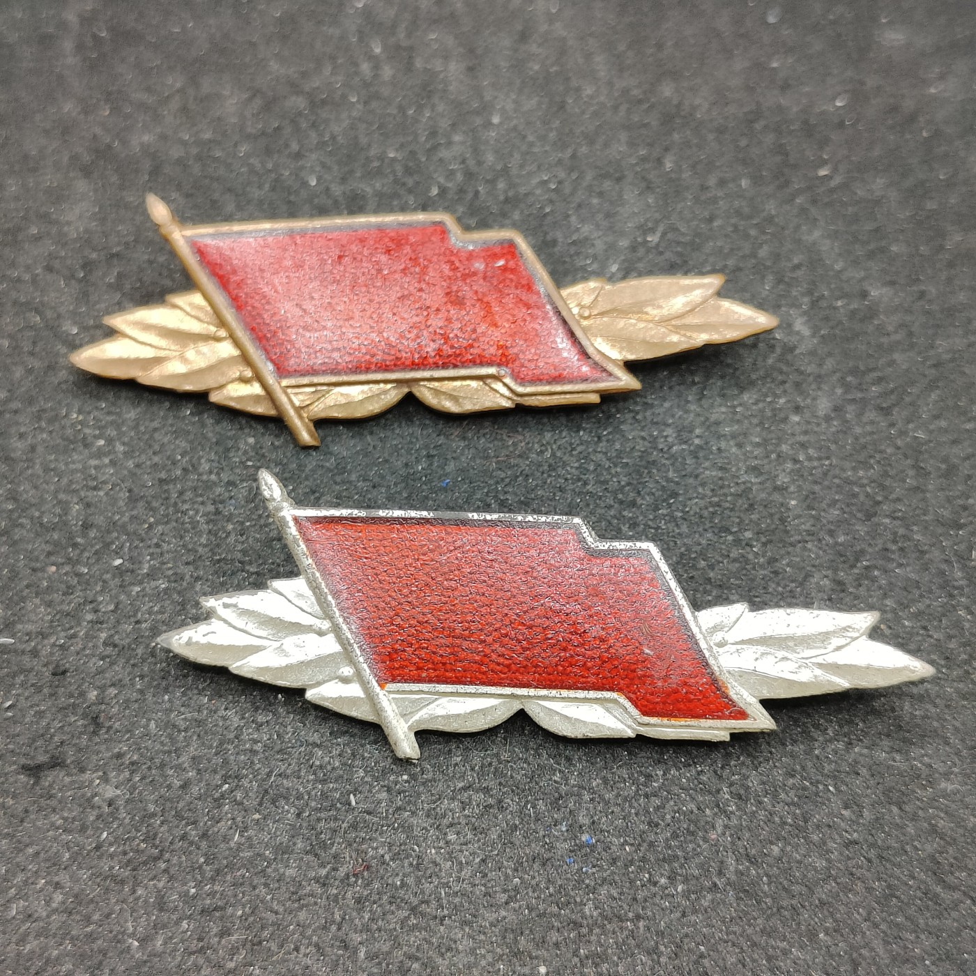 全场0元起拍 第94期 咸鱼国勋章拍卖专场 9月27日（周三）下午6：00开始 东德工战队技能章两个