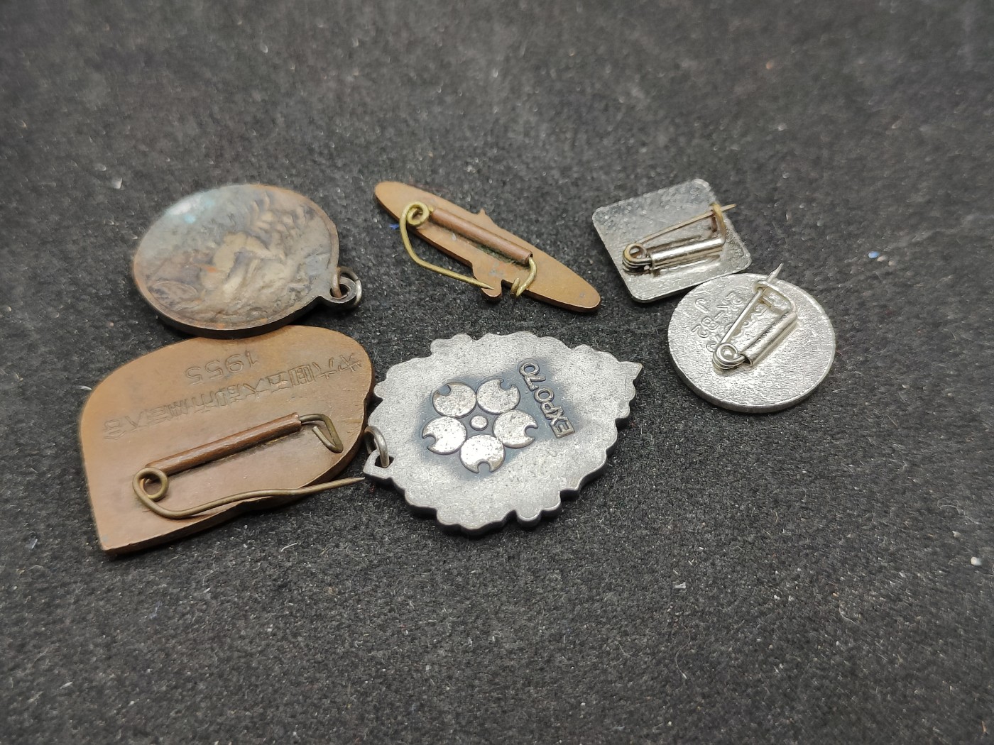 全场0元起拍 第94期 咸鱼国勋章拍卖专场 9月27日（周三）下午6：00开始 日本徽章一组6个