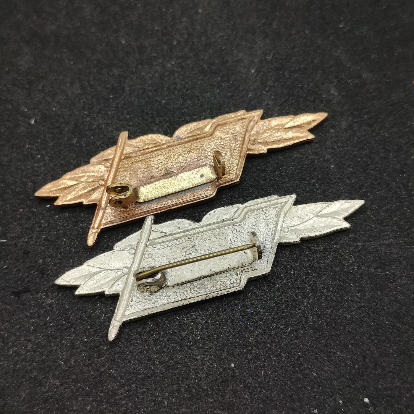 全场0元起拍 第94期 咸鱼国勋章拍卖专场 9月27日（周三）下午6：00开始 东德工战队技能章两个