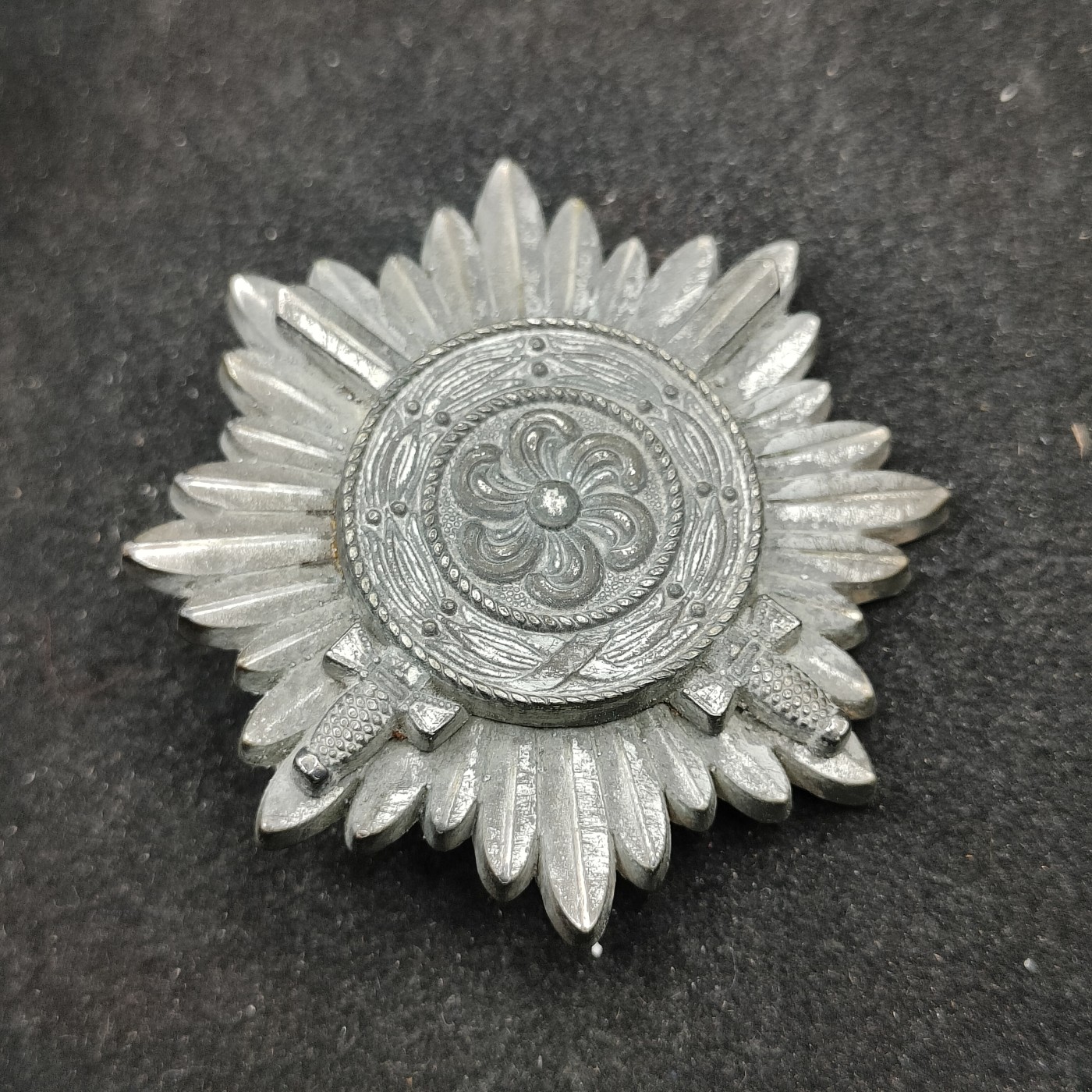 全场0元起拍 第94期 咸鱼国勋章拍卖专场 9月27日（周三）下午6：00开始 	德国57版 带剑东方人民勋章 颁发给伪俄武装人员 德国军官