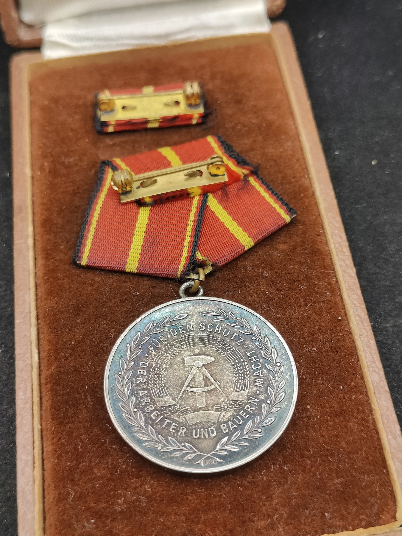 全场0元起拍 第94期 咸鱼国勋章拍卖专场 9月27日（周三）下午6：00开始 东德 早期皮盒带标900银制 国家人民军功绩奖章