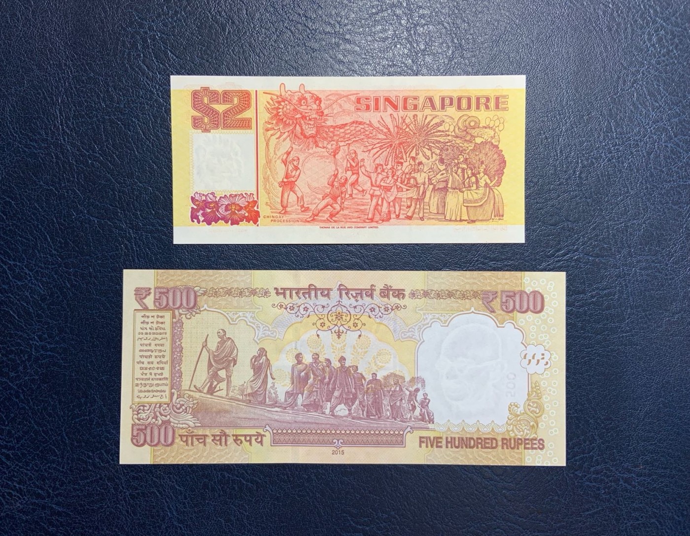 收藏联盟Quantum Auction 第291期拍卖  新加坡1992年2元和印度2015年500卢比 品相全新UNC 号码无4 新加坡为稀少橙色初版 