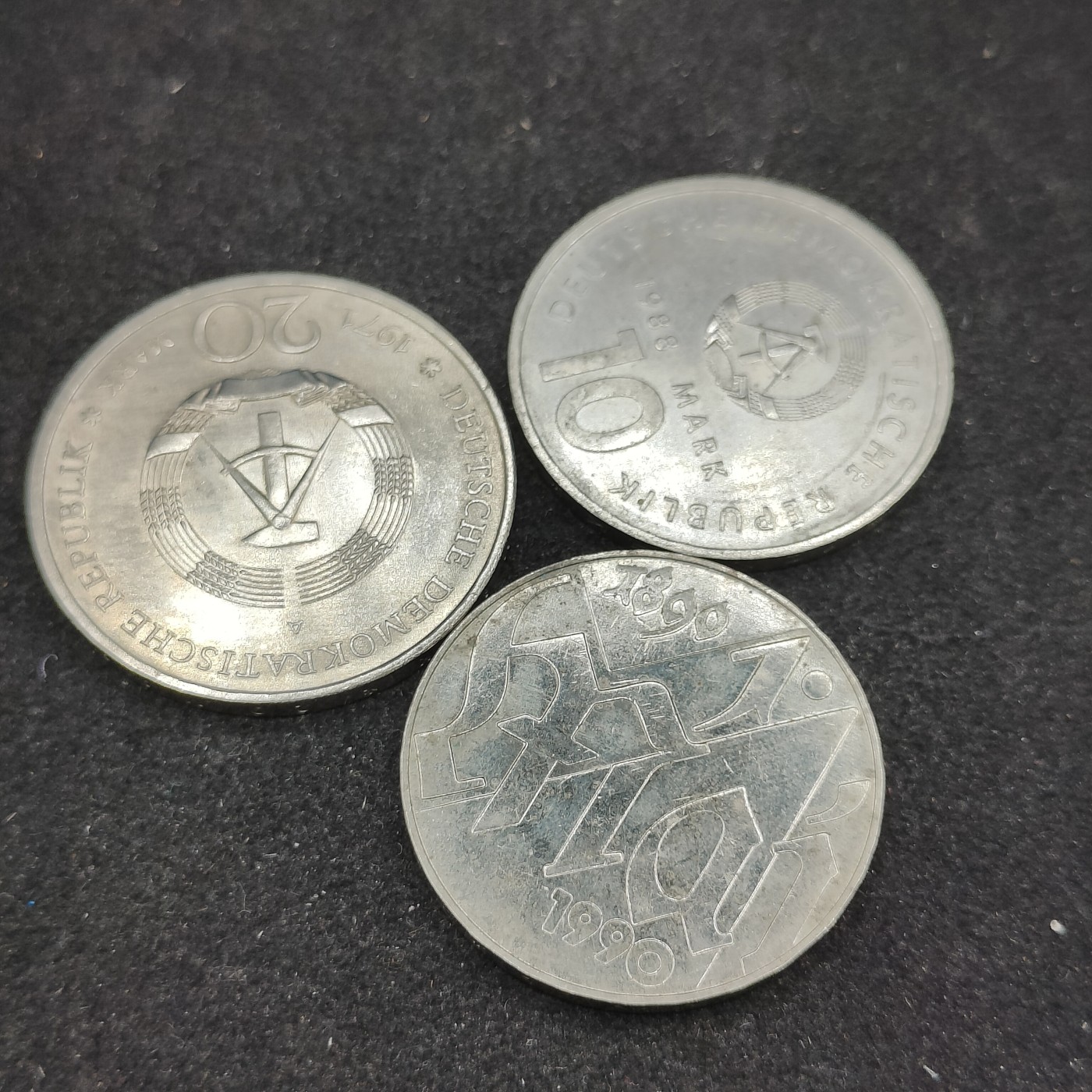 全场0元起拍 第94期 咸鱼国勋章拍卖专场 9月27日（周三）下午6：00开始 东德纪念币三个