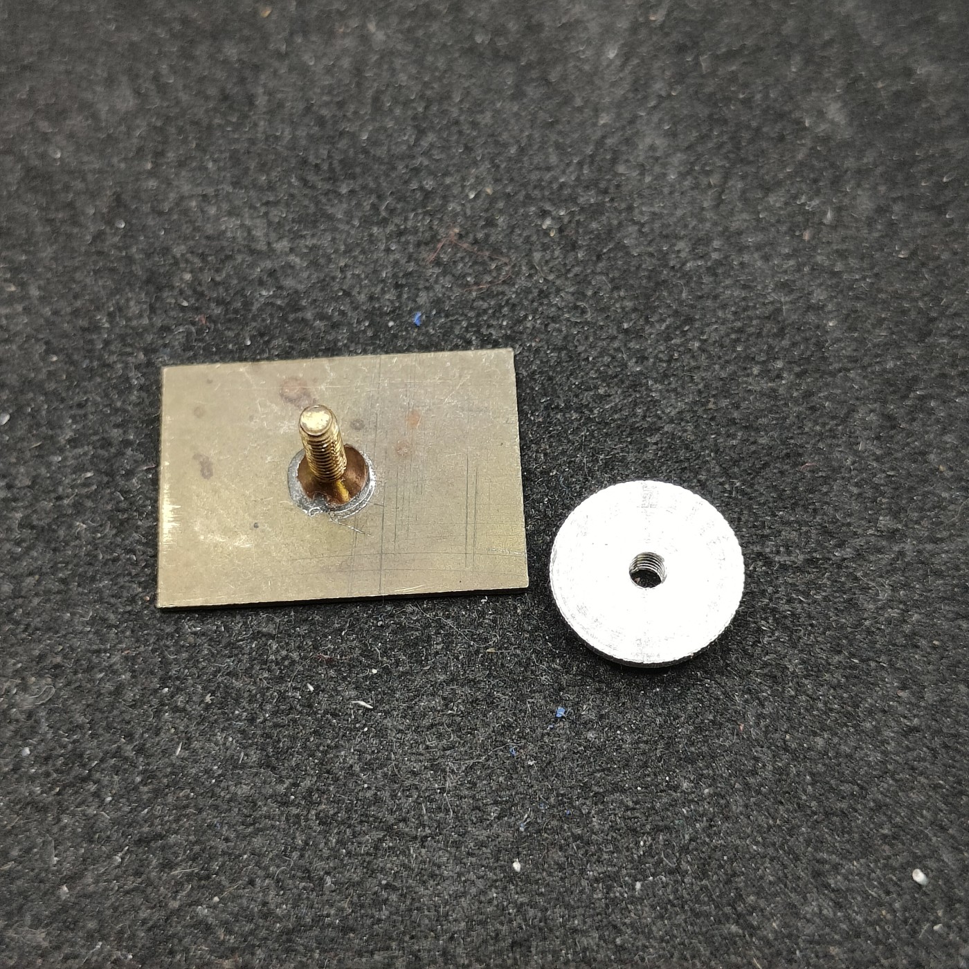 全场0元起拍 第94期 咸鱼国勋章拍卖专场 9月27日（周三）下午6：00开始 国民政府（1928-1949）旗子章 转轮扣（现代制品）