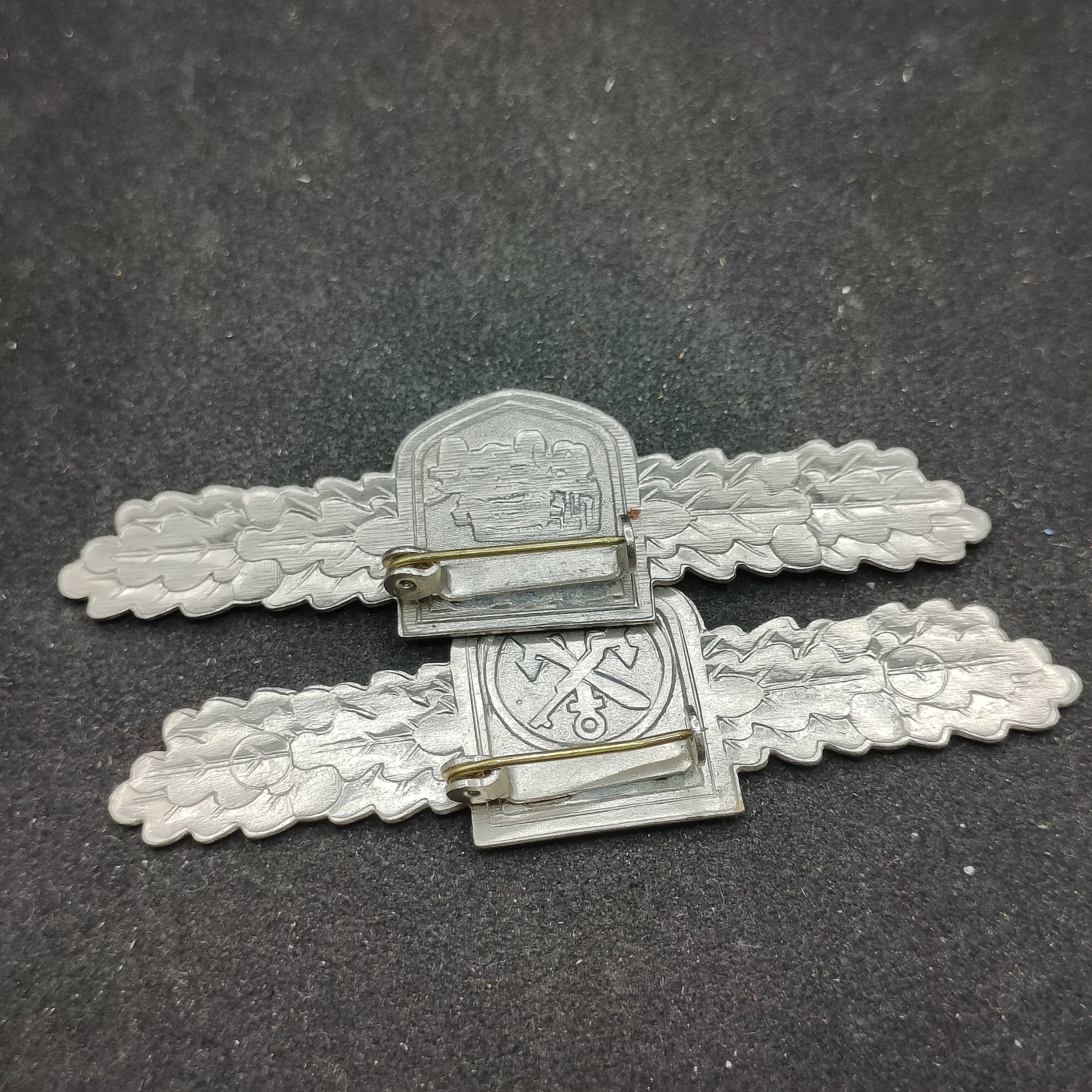 全场0元起拍 第94期 咸鱼国勋章拍卖专场 9月27日（周三）下午6：00开始 东德gst技能章两个