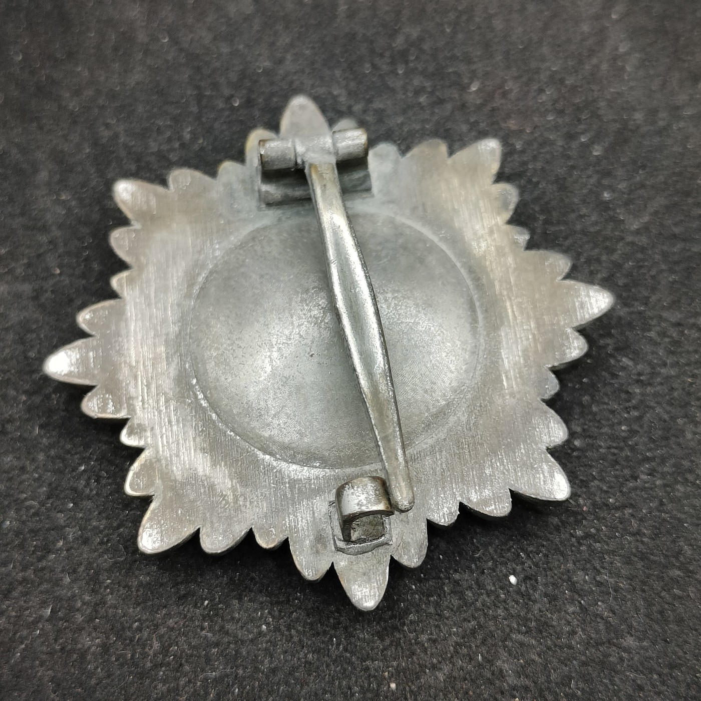 全场0元起拍 第94期 咸鱼国勋章拍卖专场 9月27日（周三）下午6：00开始 	德国57版 带剑东方人民勋章 颁发给伪俄武装人员 德国军官