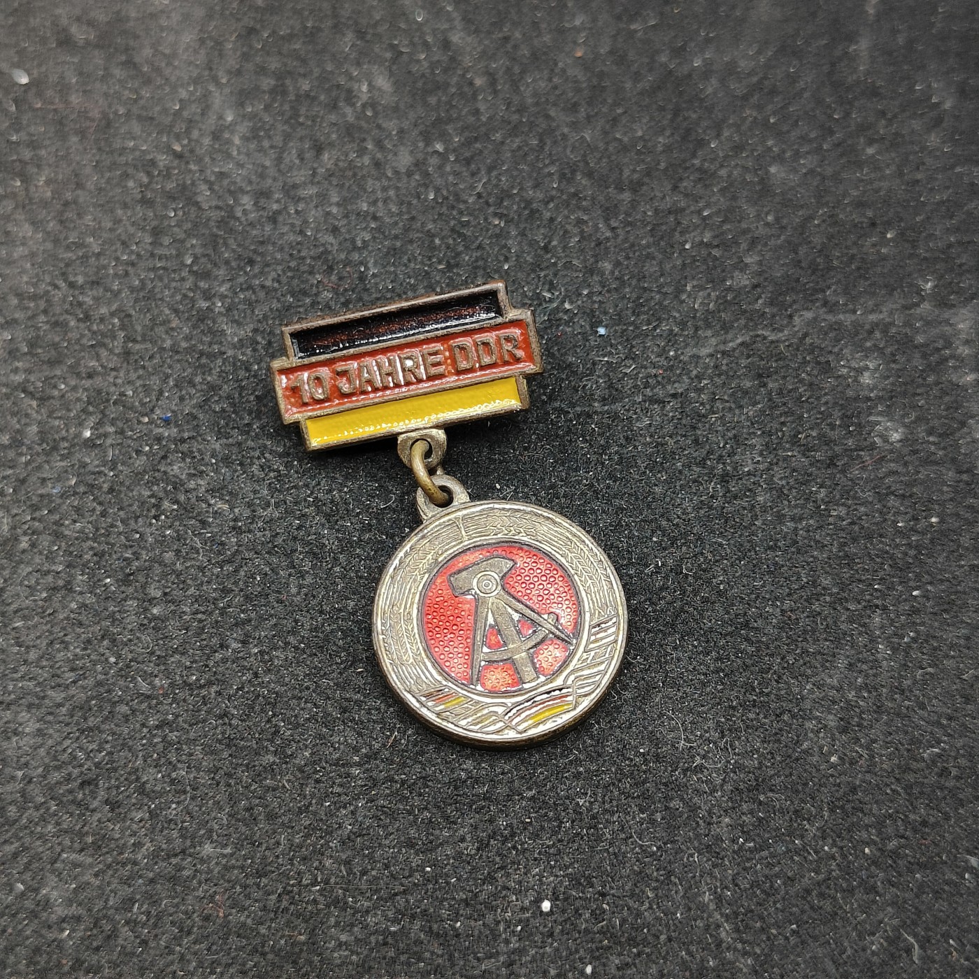 全场0元起拍 第94期 咸鱼国勋章拍卖专场 9月27日（周三）下午6：00开始 稀少，东德建国10周年珐琅章