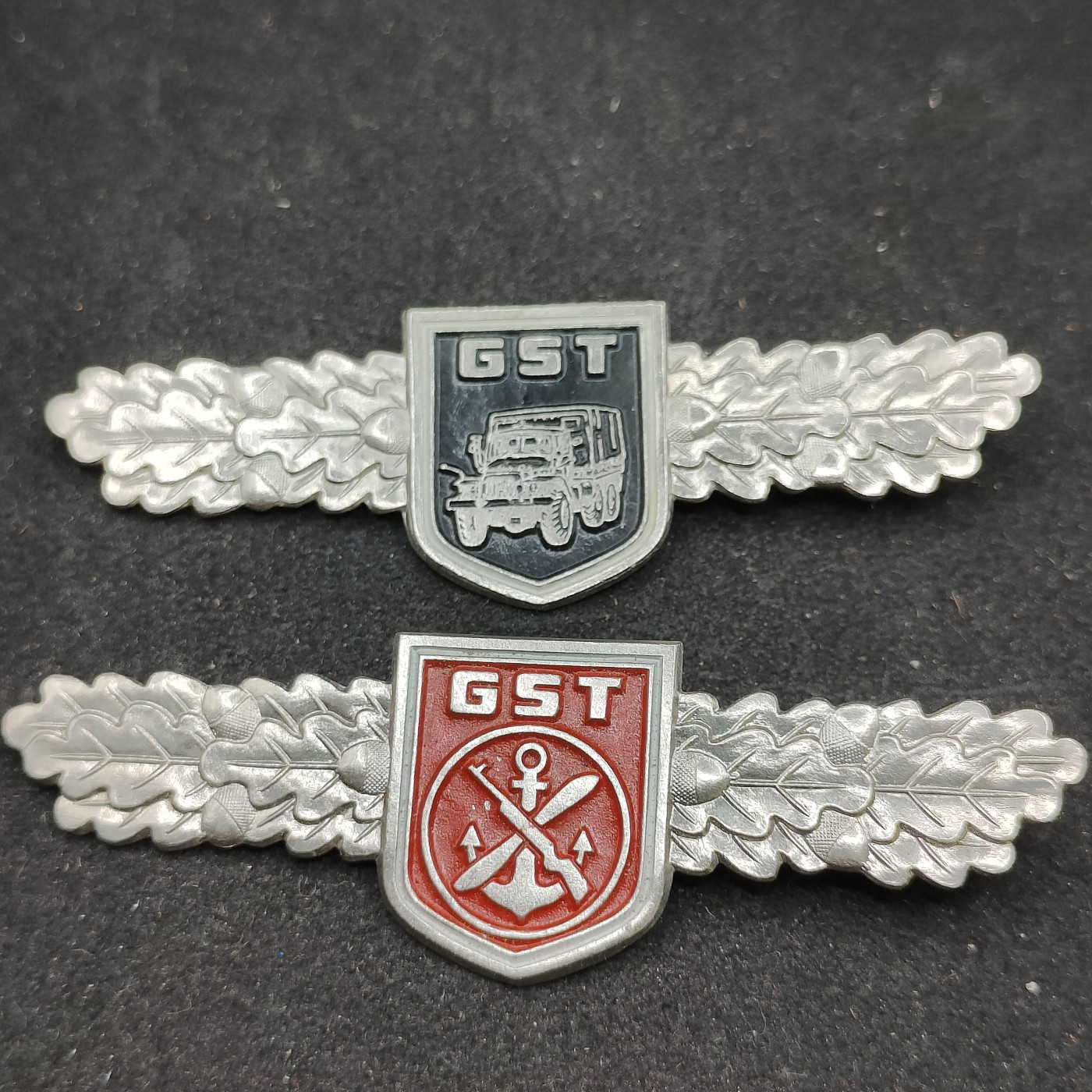 全场0元起拍 第94期 咸鱼国勋章拍卖专场 9月27日（周三）下午6：00开始 东德gst技能章两个