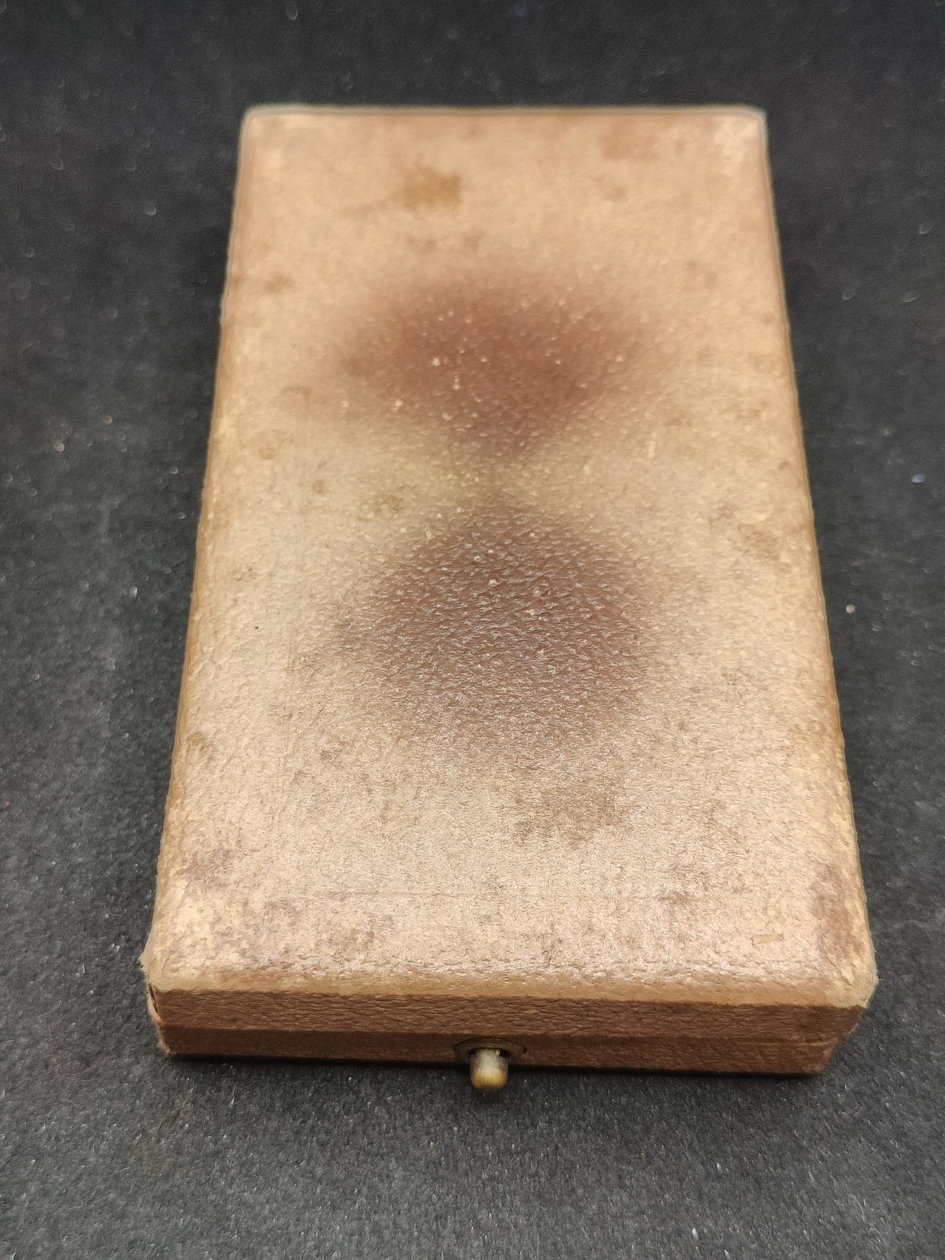 全场0元起拍 第94期 咸鱼国勋章拍卖专场 9月27日（周三）下午6：00开始 东德 早期皮盒带标900银制 国家人民军功绩奖章