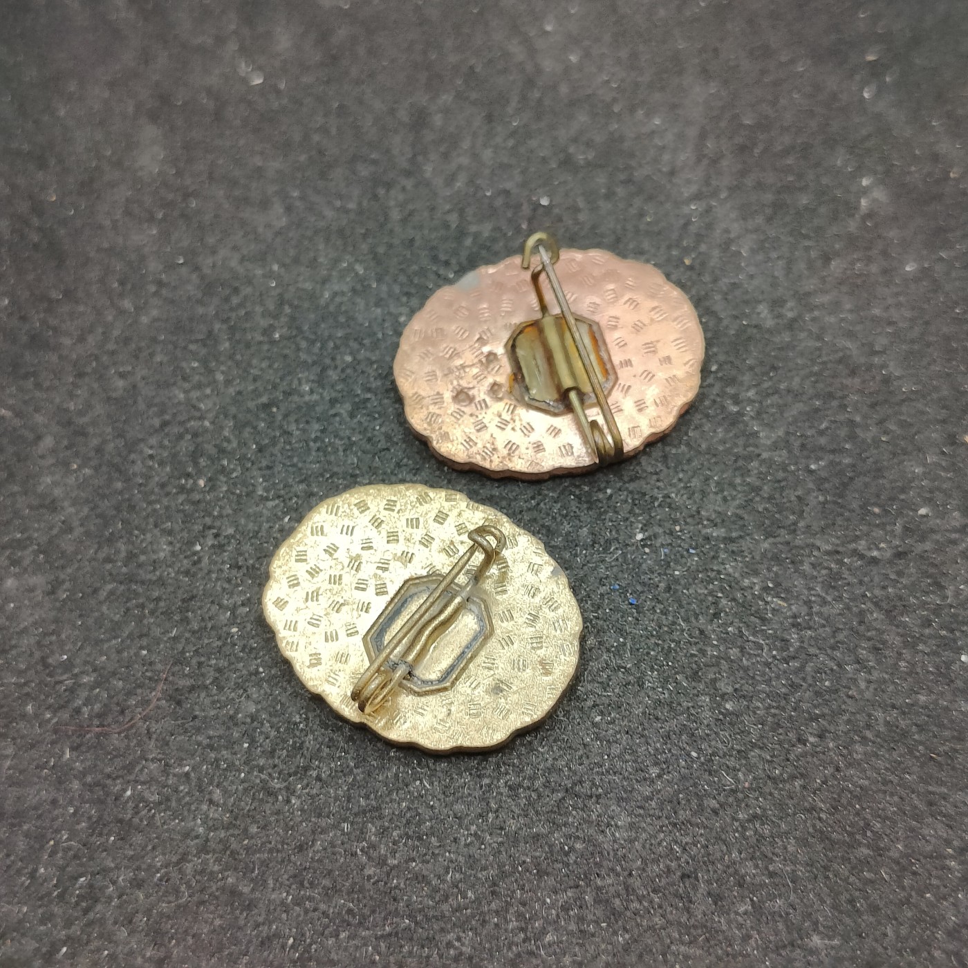 全场0元起拍 第94期 咸鱼国勋章拍卖专场 9月27日（周三）下午6：00开始 东德红十字徽章两个