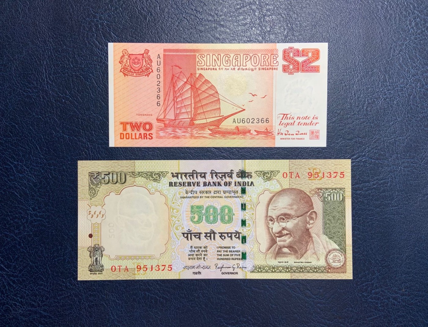 收藏联盟Quantum Auction 第291期拍卖  新加坡1992年2元和印度2015年500卢比 品相全新UNC 号码无4 新加坡为稀少橙色初版 
