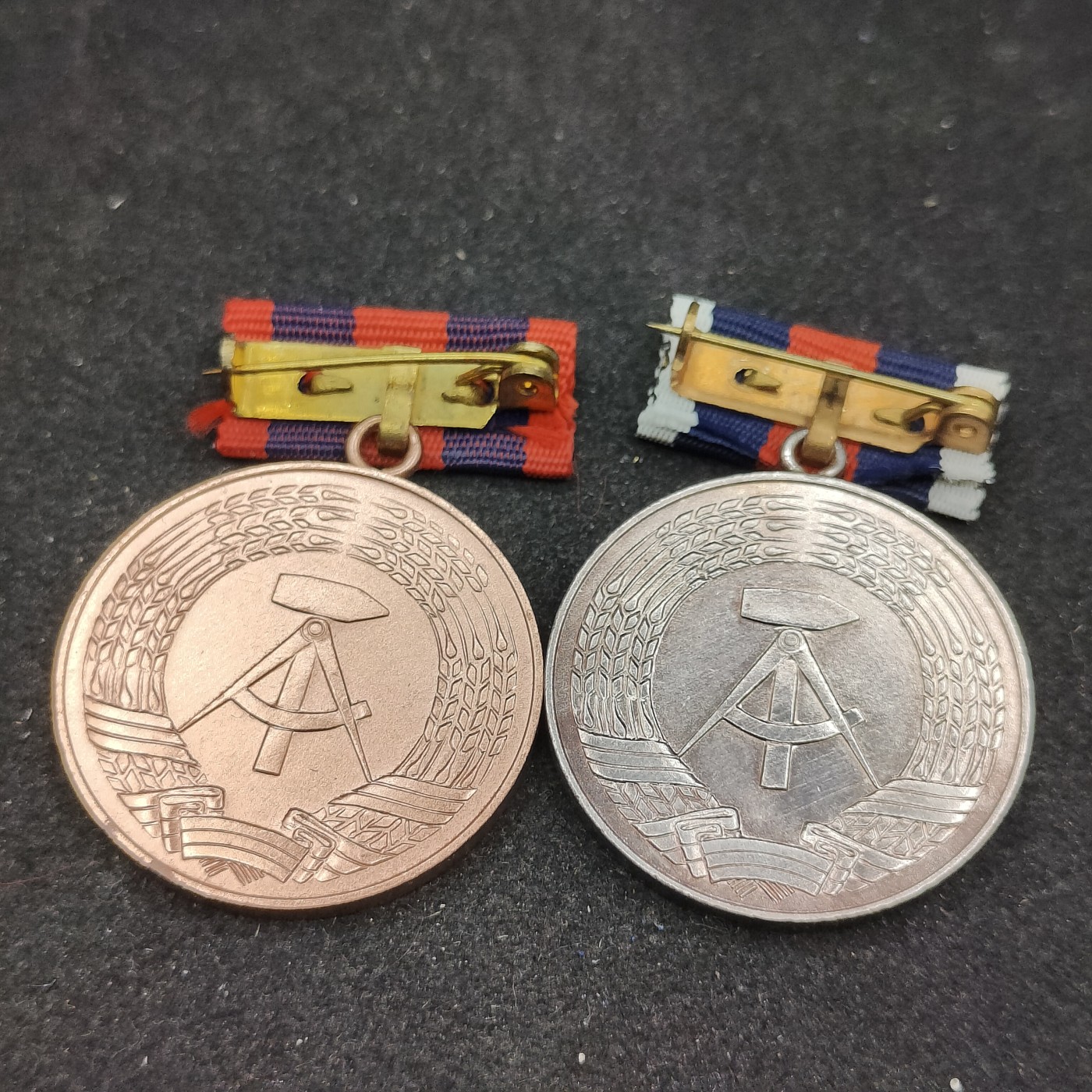 全场0元起拍 第94期 咸鱼国勋章拍卖专场 9月27日（周三）下午6：00开始 东德義務消防事業忠誠服务奖章两个