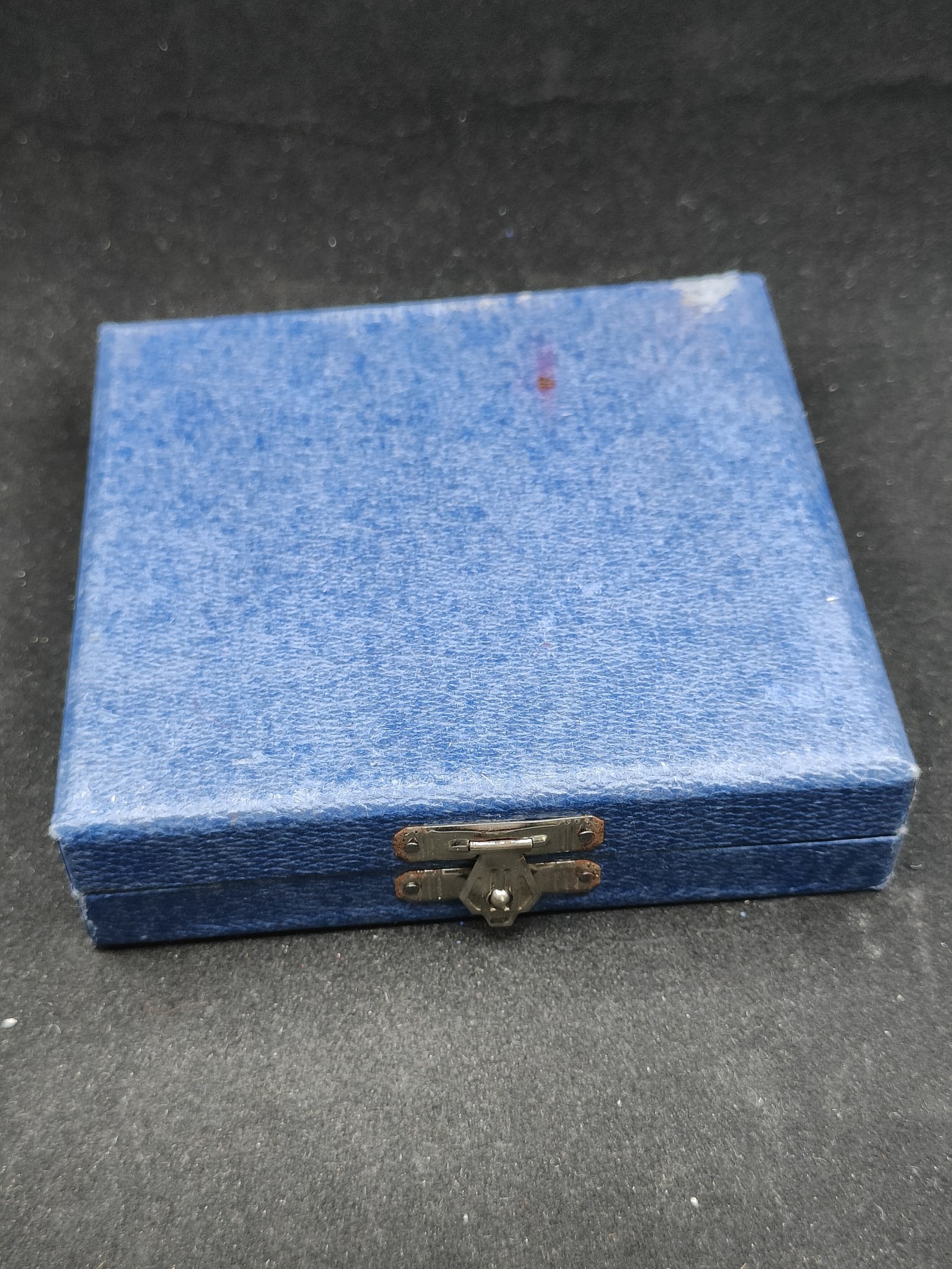 全场0元起拍 第94期 咸鱼国勋章拍卖专场 9月27日（周三）下午6：00开始 东德陶瓷徽章