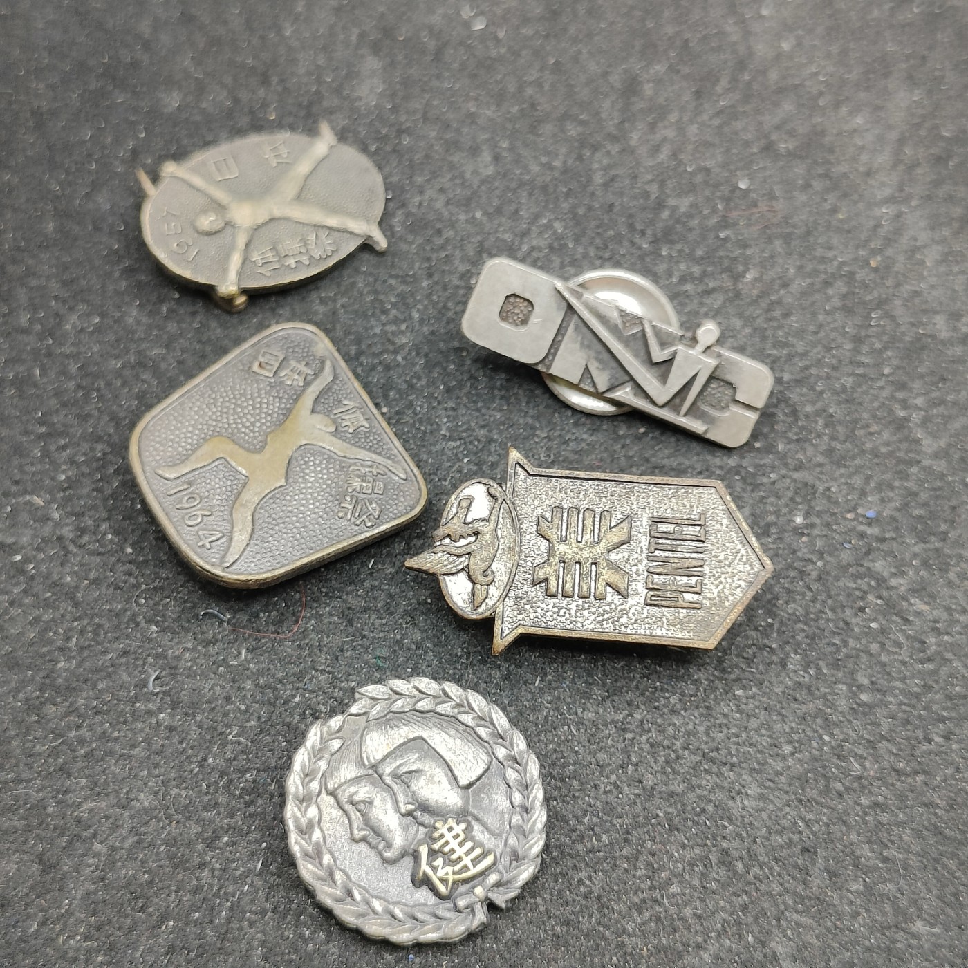 全场0元起拍 第94期 咸鱼国勋章拍卖专场 9月27日（周三）下午6：00开始 日本体操徽章一组五个