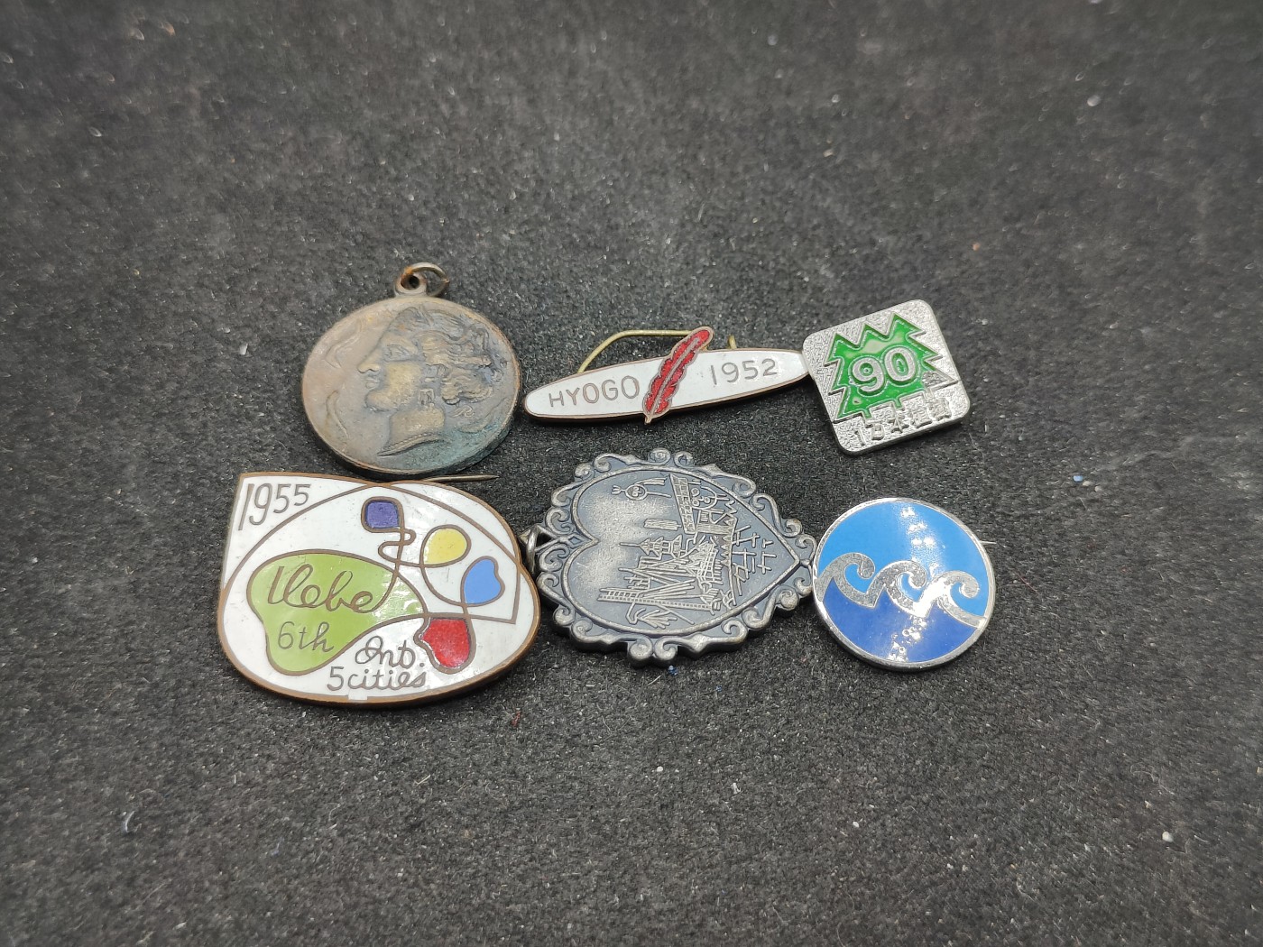 全场0元起拍 第94期 咸鱼国勋章拍卖专场 9月27日（周三）下午6：00开始 日本徽章一组6个