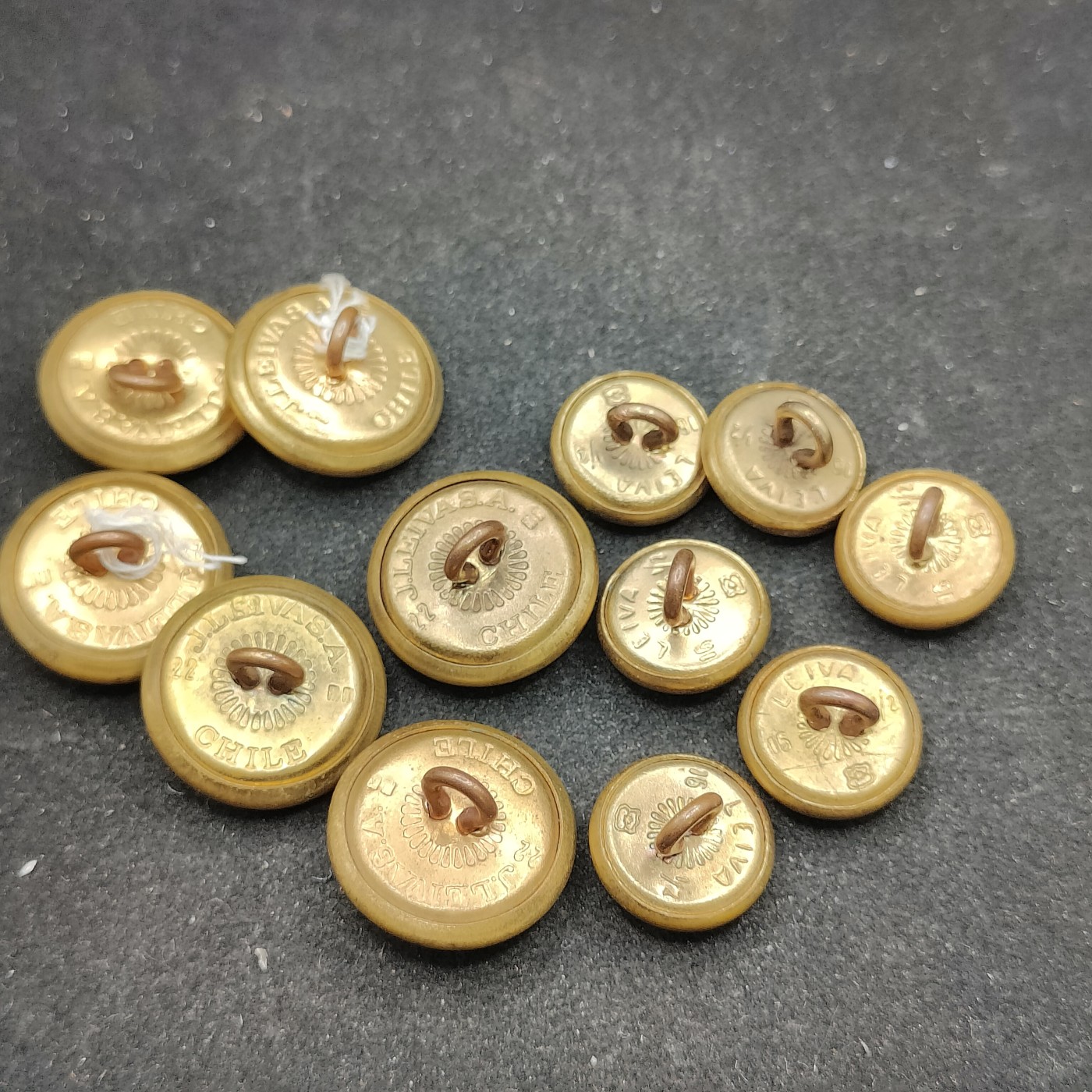 全场0元起拍 第94期 咸鱼国勋章拍卖专场 9月27日（周三）下午6：00开始 智利陆军 国徽扣子一组