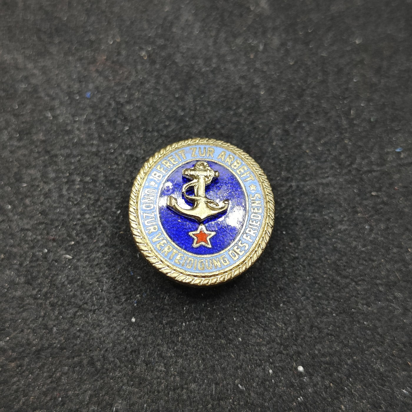 全场0元起拍 第94期 咸鱼国勋章拍卖专场 9月27日（周三）下午6：00开始 东德海上运动国防准备 珐琅证章 