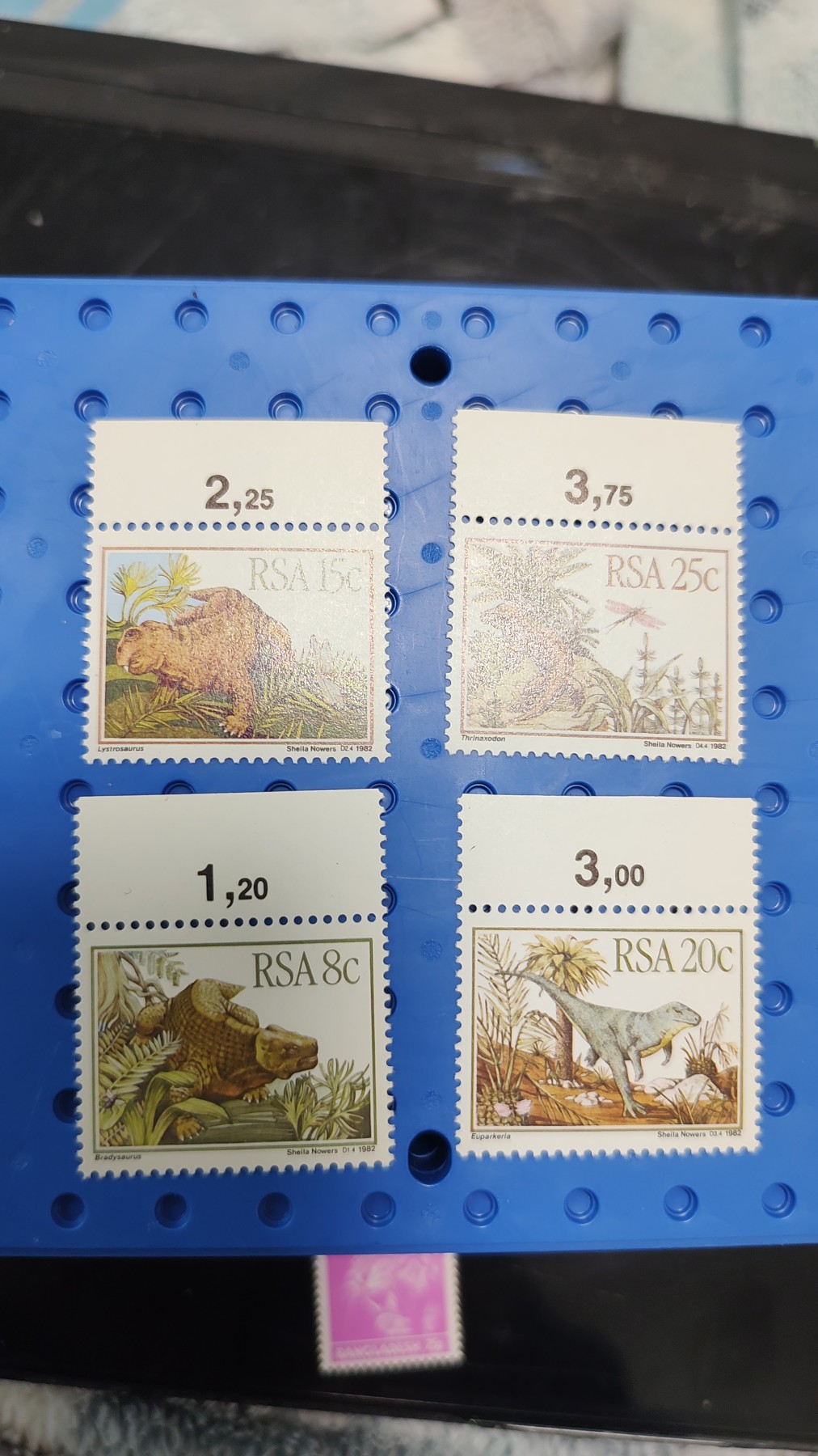 一月邮币社第三期拍卖国际邮票专场 南非恐龙票4张