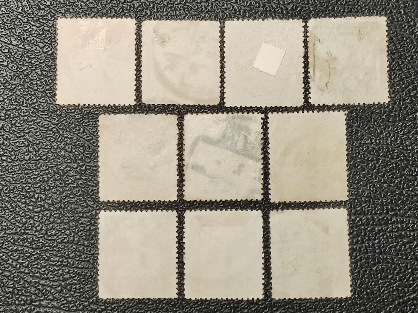 洪涛臻品批发群 精选邮票限时拍卖第四百一十期  北京二版帆船邮票一组 半分到50分。前期加拿大纸，后期法国纸。加拿大纸有厚有薄，厚纸白，薄纸黄；法国纸坚厚且白。随手取票未细分，买家可以自行研究捡漏。此套票出了中国最早的小本票。
