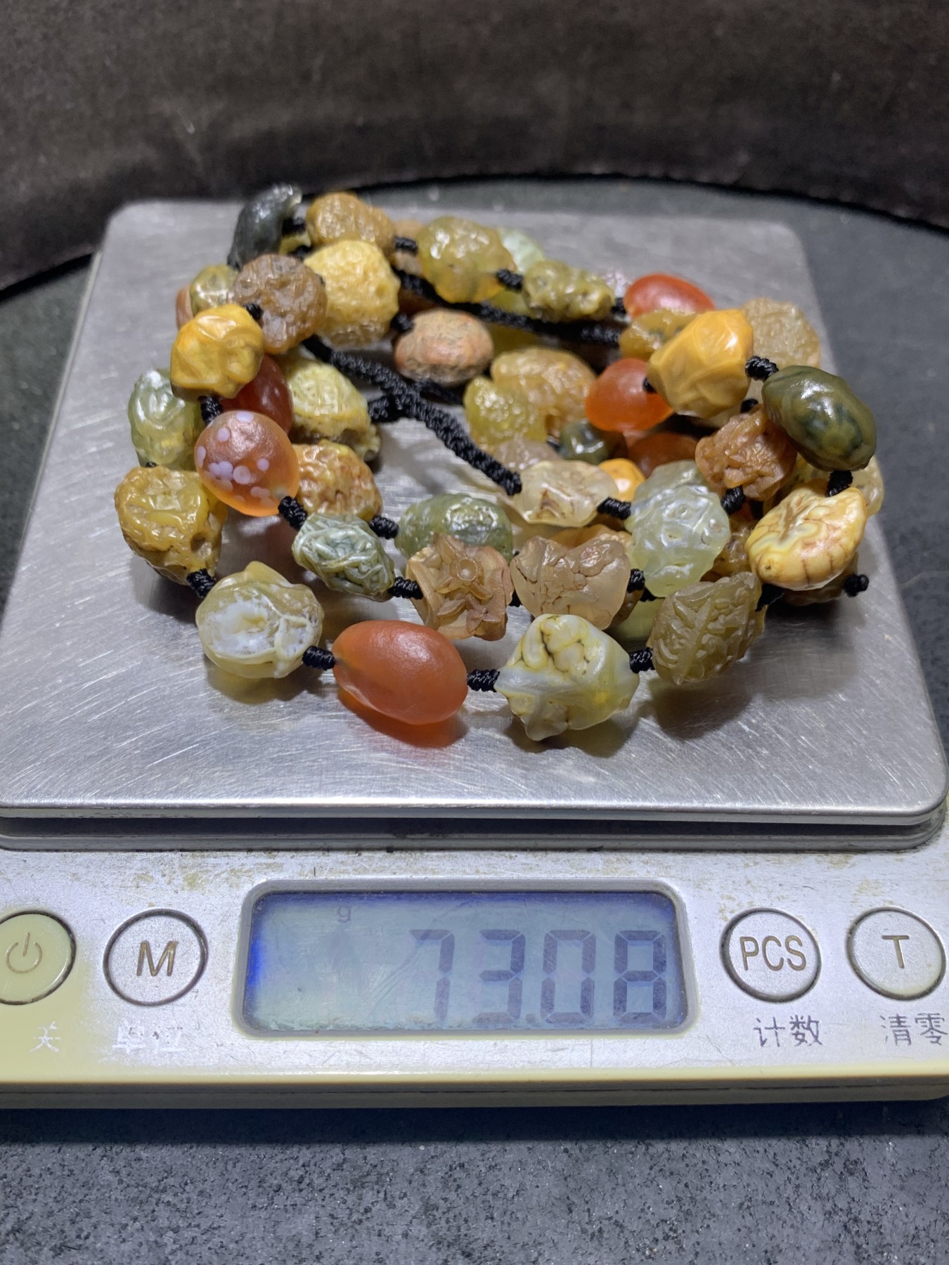 精美戈壁阿拉善多彩筋脉石项链一条