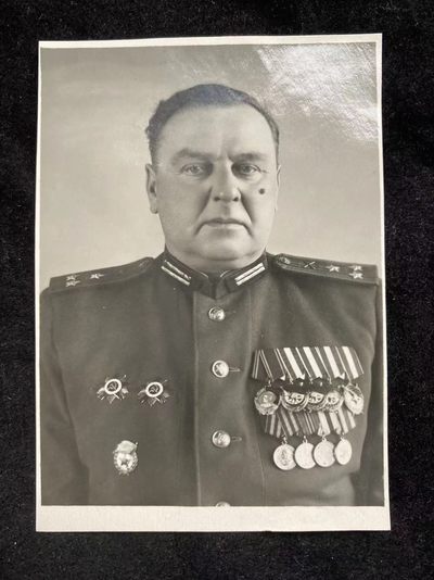 盛世勋华——号角文化勋章邮票专场拍卖第139期 - 苏联二战近卫军获得列宁勋章和四枚红旗勋章上校着胜利礼服 档案照片 带电子档案