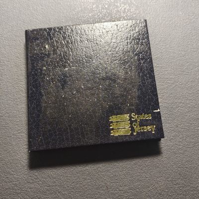 0起1加-纯粹捡漏拍-237双节炸场包邮连拍第一场大英帝国的辉煌岁月 - 【稀少】泽西1983年1镑圣赫利耶教区精制纪念银币-原盒有脱胶-量2500