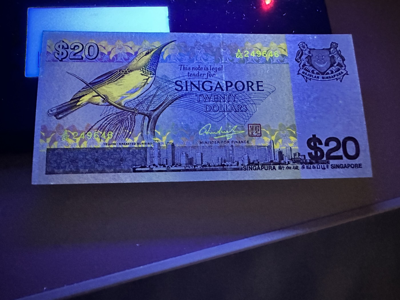 《外钞收藏家》第三百期 新加坡鸟版20 AU品相
