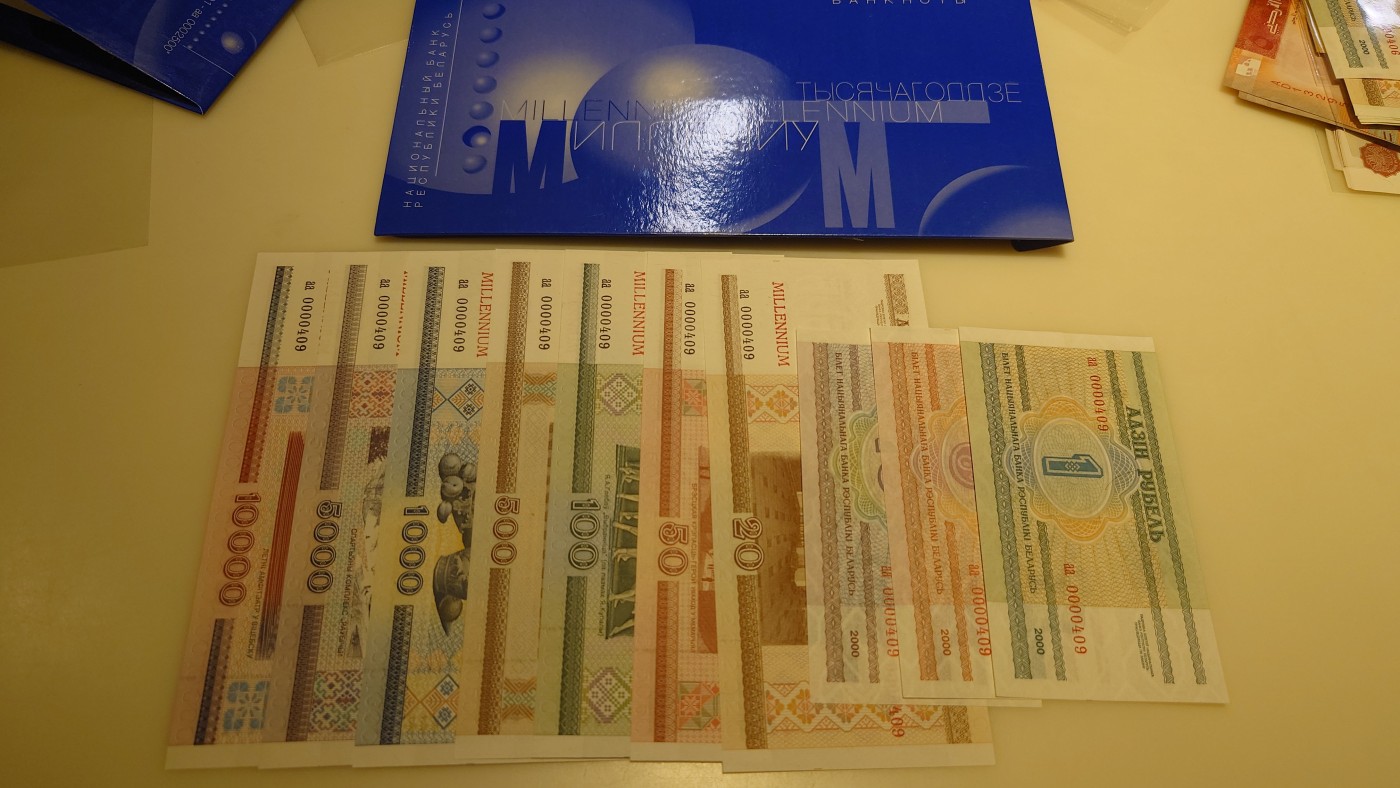 【世界钱币】精选微拍第75期暨2023年第二十二期 部分最新卖剩新品裸钞(有5000卢布AA等) 十月中下旬会有大量新货(优先本群里卖，卖剩的才挂拍卖欢迎关注) 2000年白俄罗斯1～10000 千禧年纪念钞八张AA全同号 带原装套 全新绝品尾号409