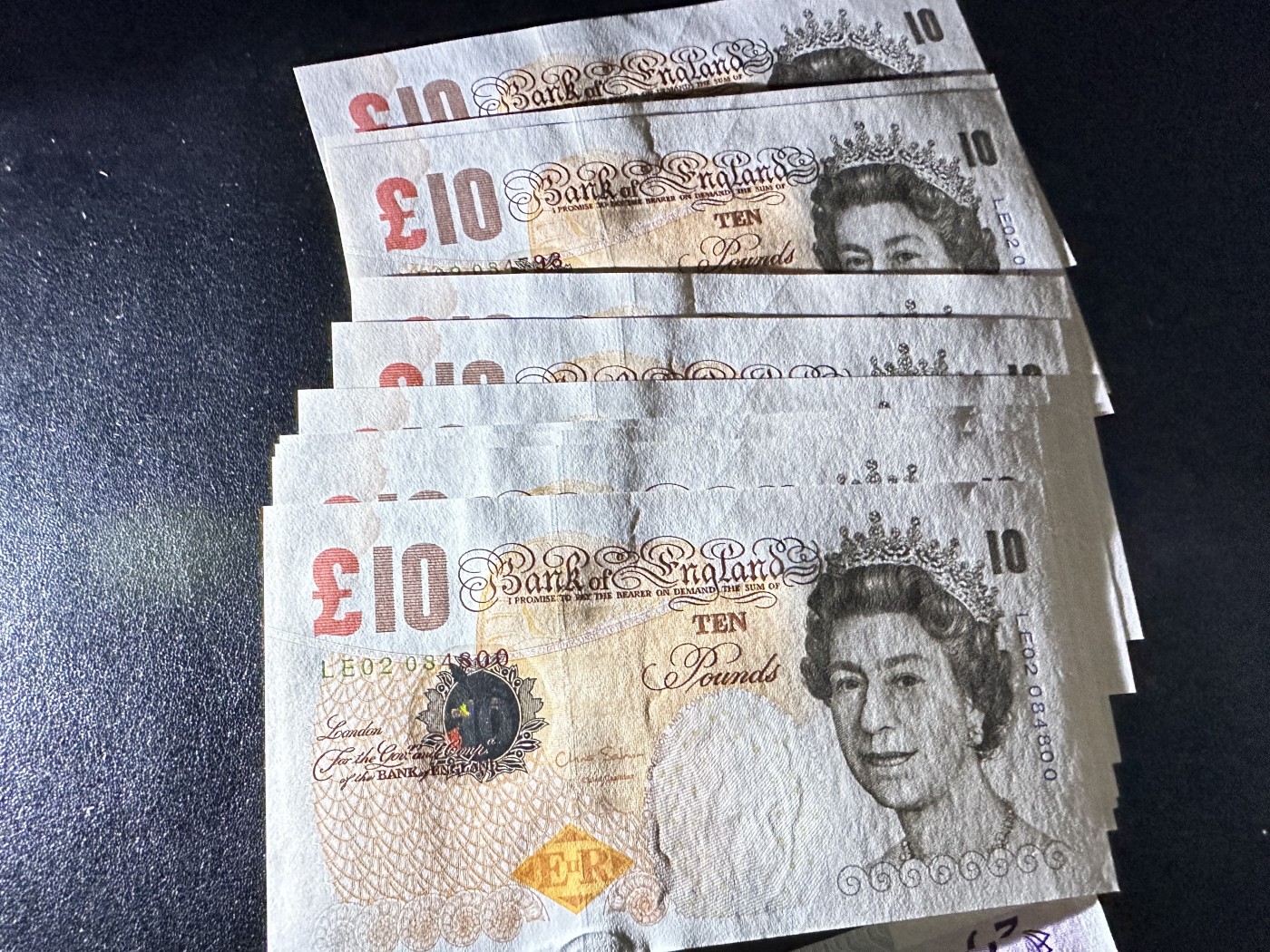 《外钞收藏家》第三百期 英国E序列10镑 标准10连号 全新UNC