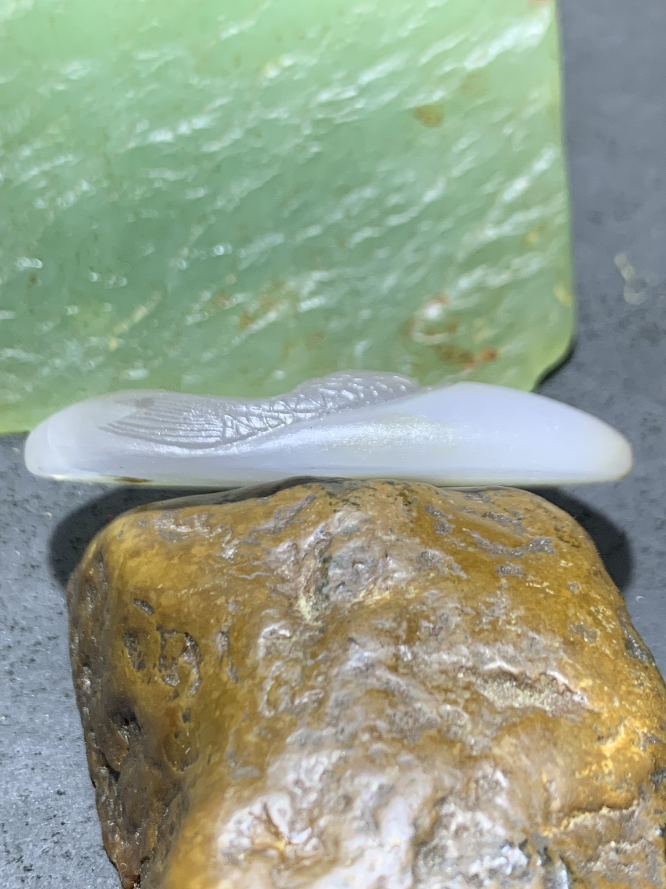 精美高玉化马达加斯加海洋玉髓手工俏色巧雕鲤鱼吊坠一个