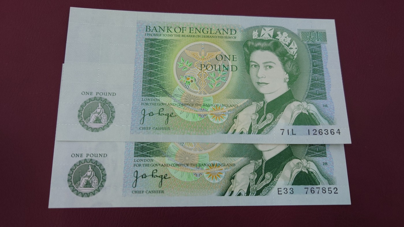 【世界钱币】精选微拍第75期暨2023年第二十二期 部分最新卖剩新品裸钞(有5000卢布AA等) 十月中下旬会有大量新货(优先本群里卖，卖剩的才挂拍卖欢迎关注) 英国D序列1镑 全新绝品尾号852