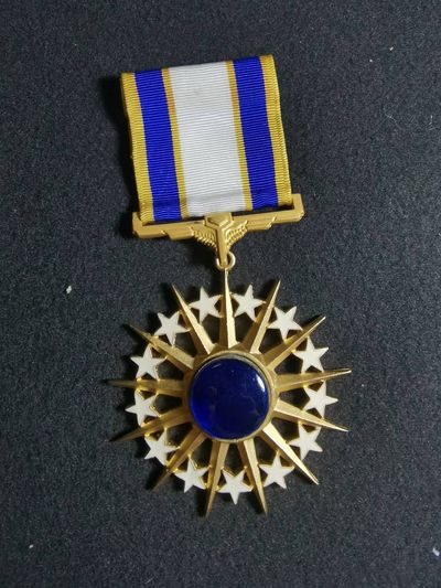 盛世勋华——号角文化勋章邮票专场拍卖第181期 - 美国空军杰出服役勋章