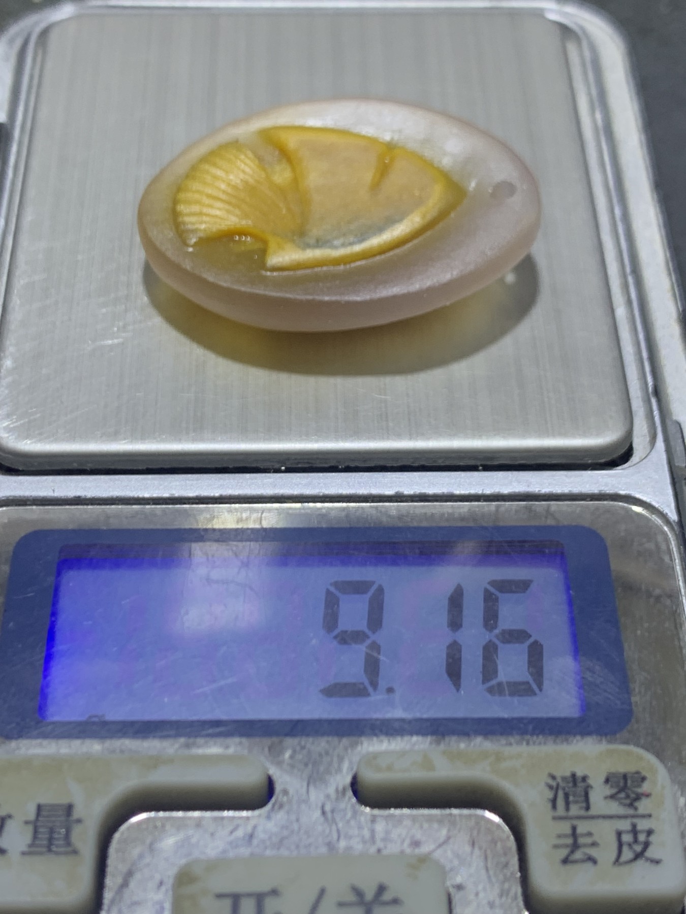 精美亚光高润度糖心冻料鸡油黄蒙料战国红玛瑙手工俏色巧雕刻富贵有余吊坠一个