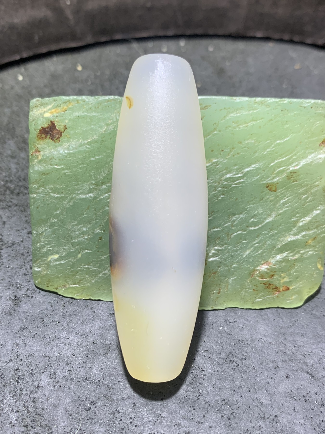 精美高玉化海洋玉髓手工雕刻坐而论道意境大桶珠一个！
