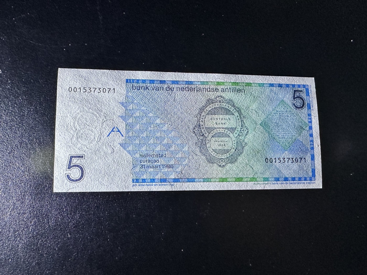 《外钞收藏家》第三百期 1986年荷属安第列斯5盾 全新UNC