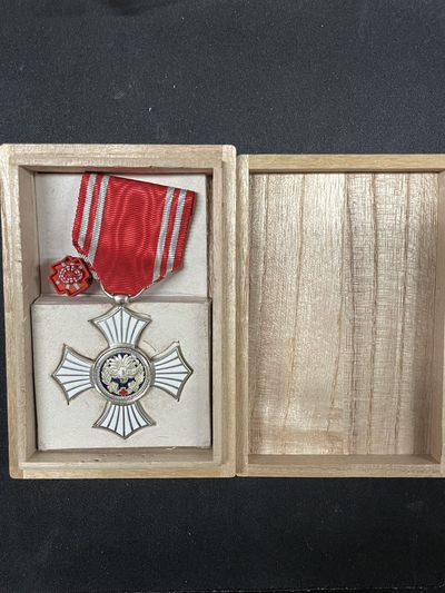 欢庆国庆！戎马世界章牌大赏第49期 - 日本赤十字社有功章