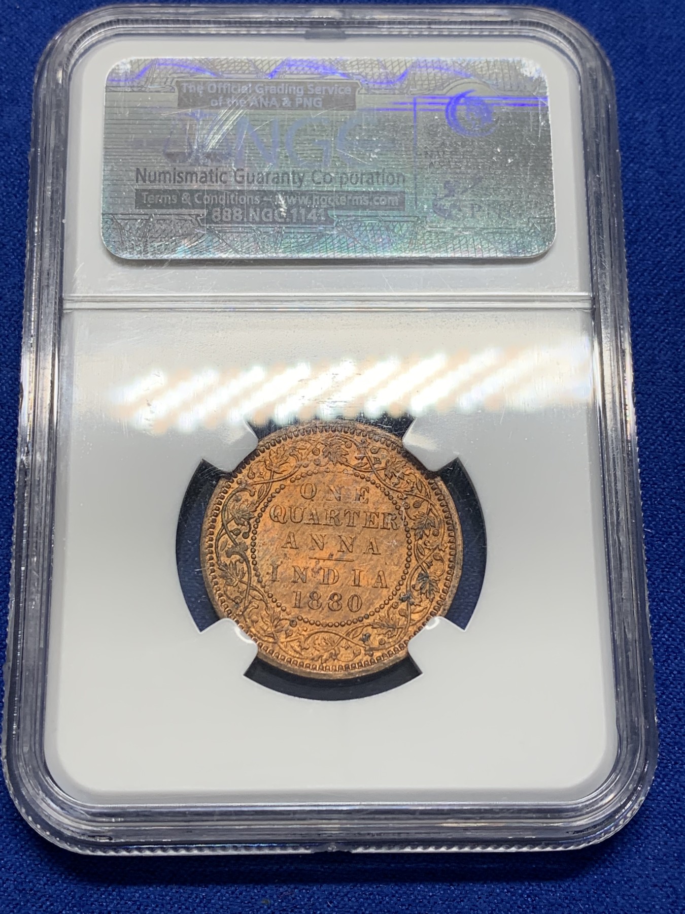 《竞宝斋》第201场-周日，周一 2场 (全场包邮) NGC-MS63RD 1880年 英属印度维多利亚女王1/4安娜铜币，小维皇帝头像。此品种多见BN、RB，RD满铜光难得，小维头像喜人