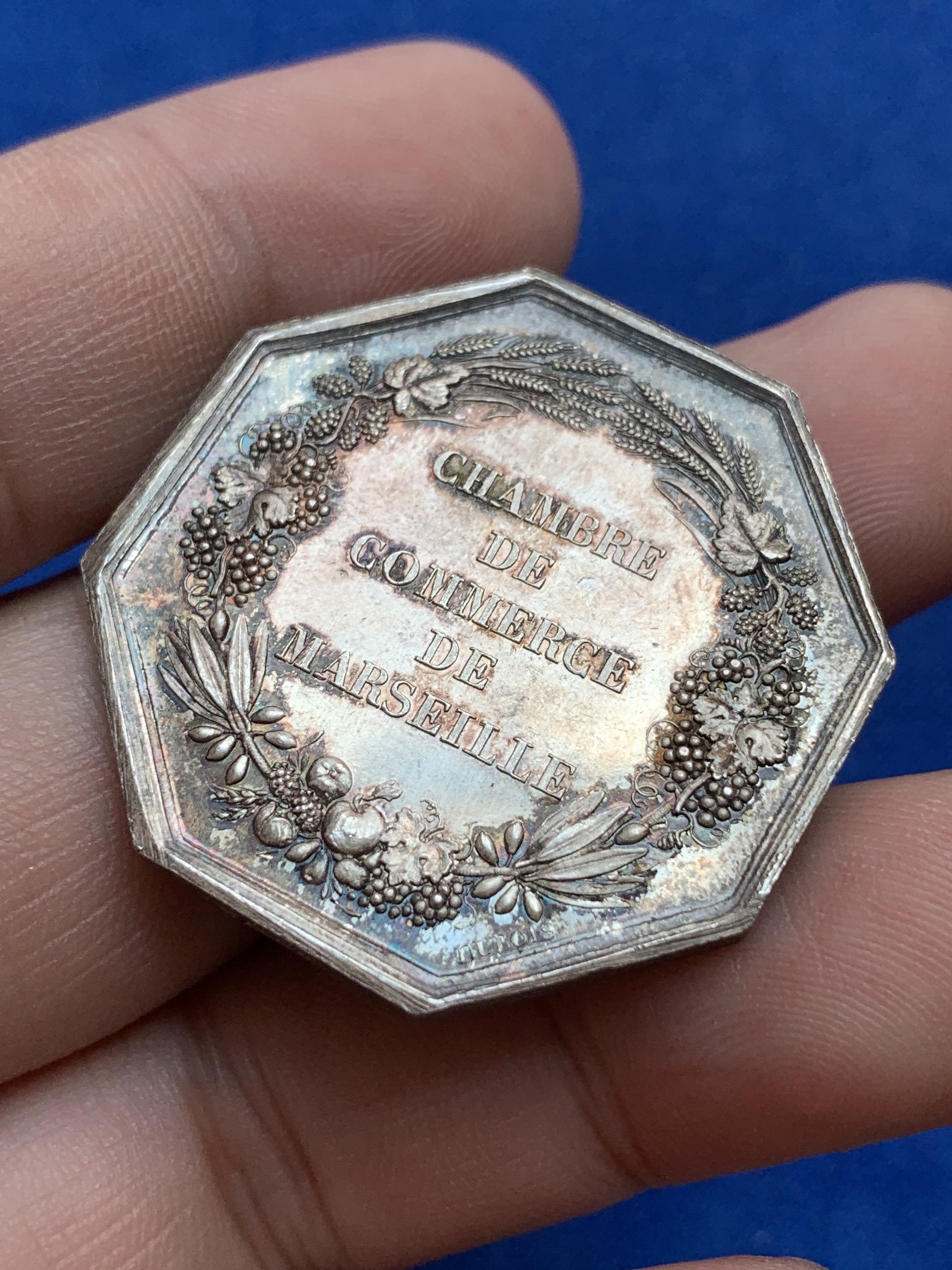 《竞宝斋》第201场-周日，周一 2场 (全场包邮) 法国1852年拿破仑三世 马赛商会 高浮雕 银制JETON代用币 大规格 好包浆 可以送评 对角37.8mm  18.8克