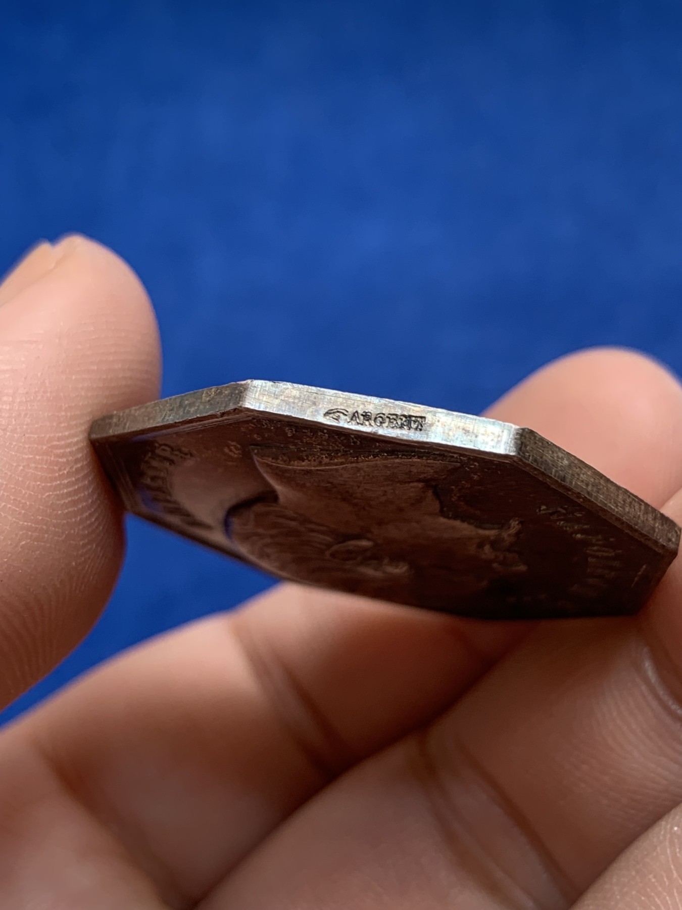 《竞宝斋》第201场-周日，周一 2场 (全场包邮) 法国1852年拿破仑三世 马赛商会 高浮雕 银制JETON代用币 大规格 好包浆 可以送评 对角37.8mm  18.8克