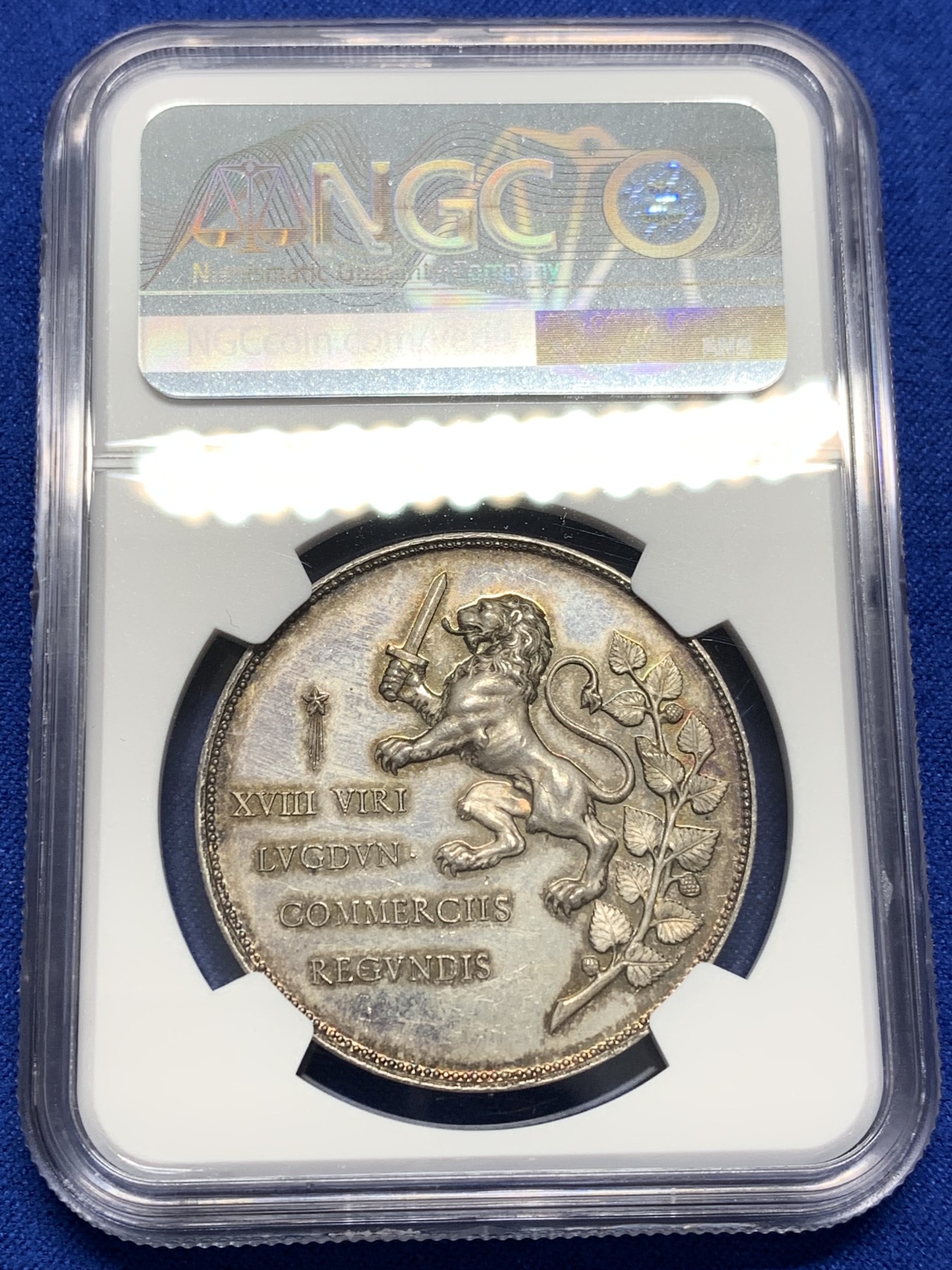 《竞宝斋》第201场-周日，周一 2场 (全场包邮) NGC MS62 法国商业区银章 蜜蜂边铭 1860-1879年 早期品种 PL底板 包浆非常漂亮 两面设计都好看