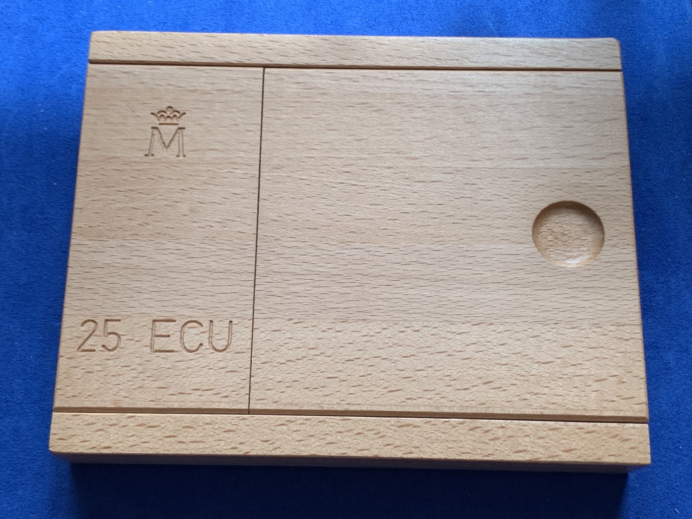 《竞宝斋》第201场-周日，周一 2场 (全场包邮) 西班牙1995年特立尼达战舰25ECU银币 168.75克，925银，原木盒