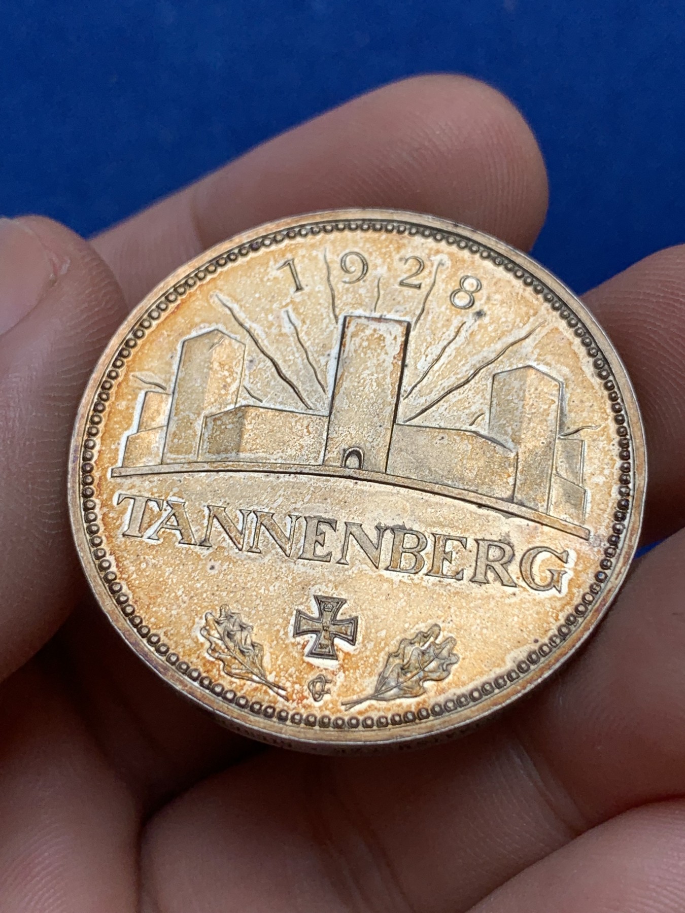 《竞宝斋》第201场-周日，周一 2场 (全场包邮) 1928年 德国 兴登堡 坦能堡大捷银章 淡金包浆 少见品种