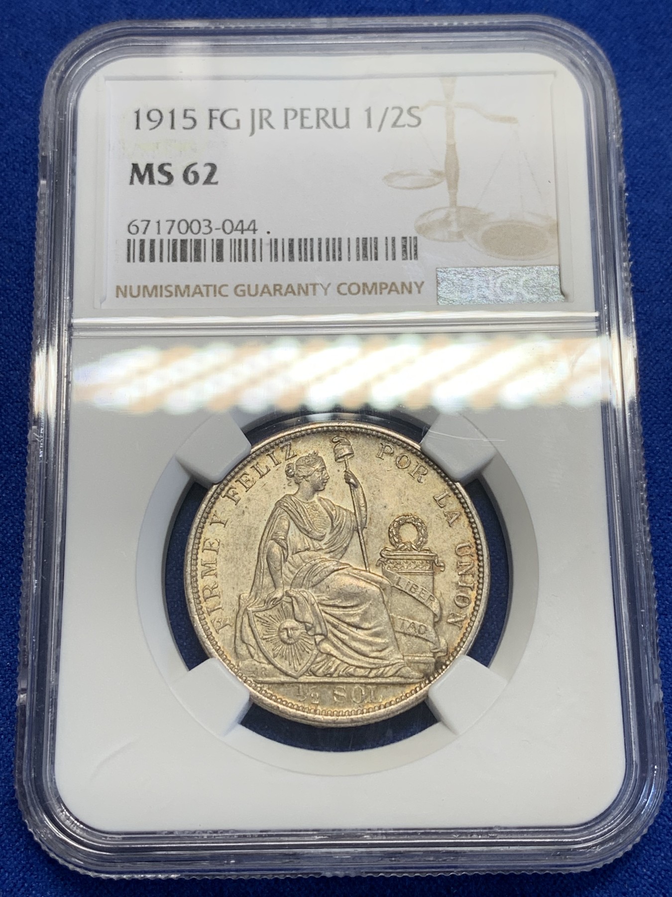 《竞宝斋》第201场-周日，周一 2场 (全场包邮) NGC MS62 秘鲁 1915年 1/2比索 银币 高银版 状态极好 包浆自然