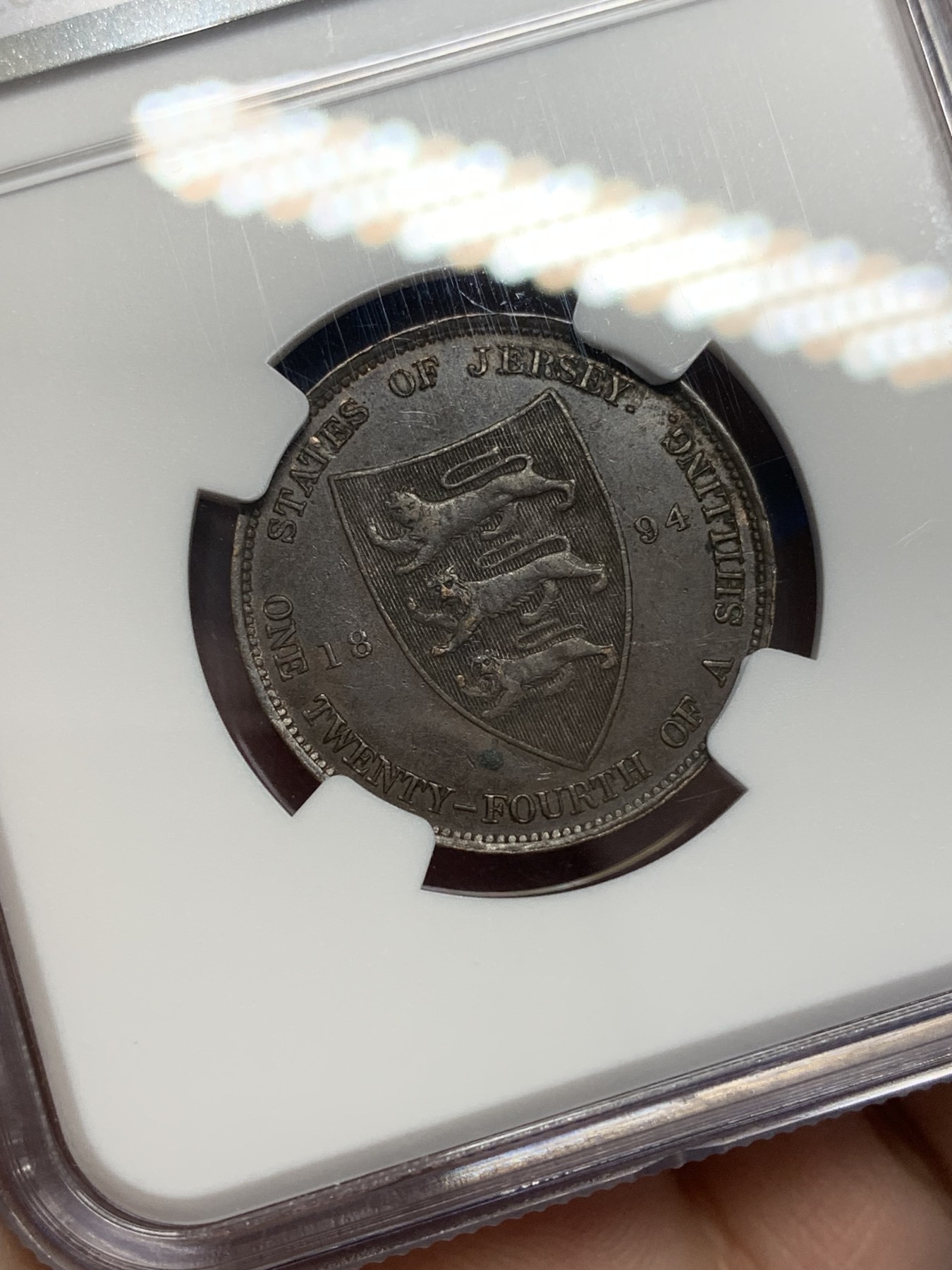 《竞宝斋》第201场-周日，周一 2场 (全场包邮) NGC  AU55   1894年泽西岛1/24先令铜币 维多利亚女王头像