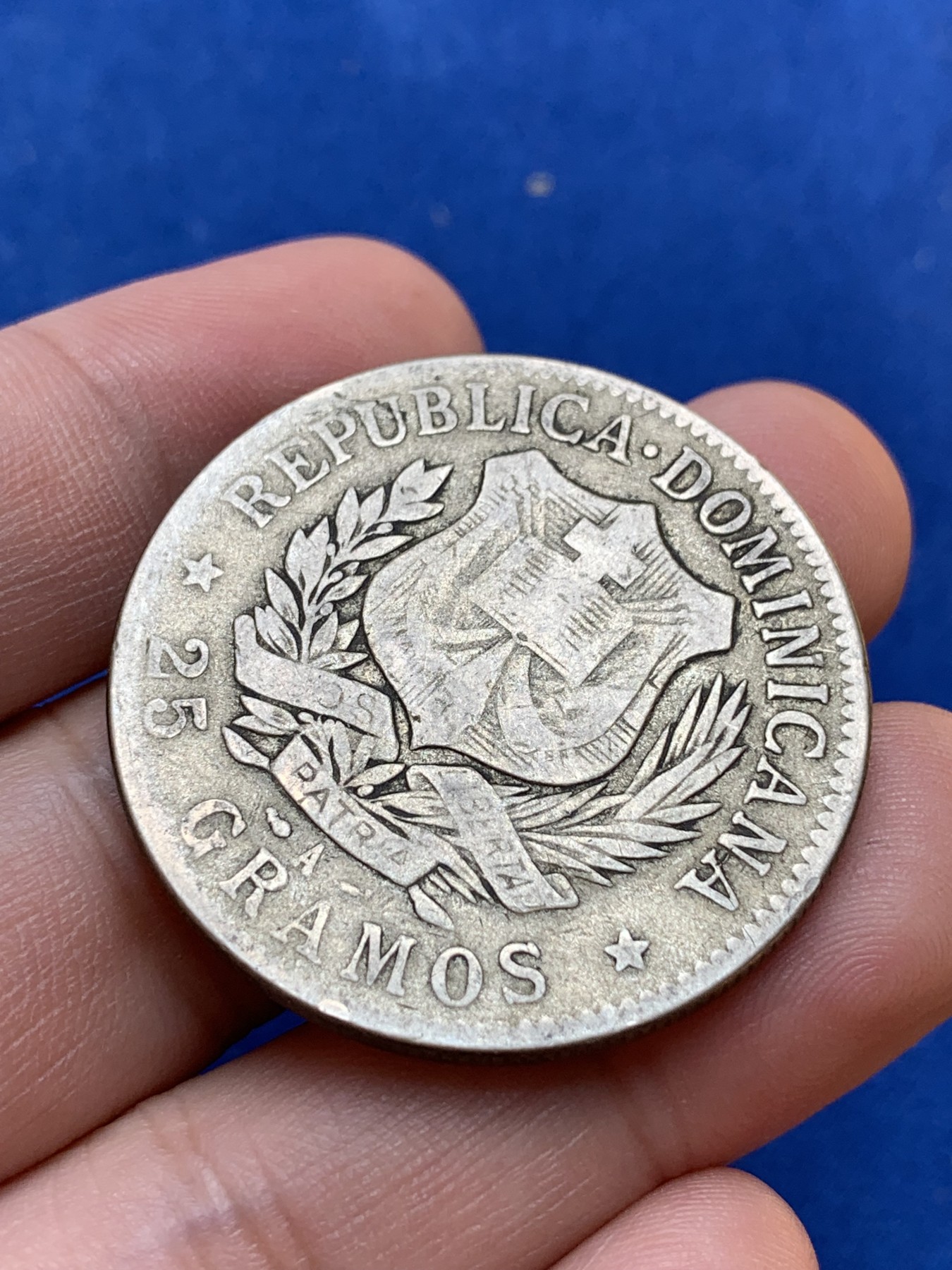 《竞宝斋》第201场-周日，周一 2场 (全场包邮) 1897年多米尼加1比索银币 比较少见的品种，高品价格极贵，自然流通 细节不错