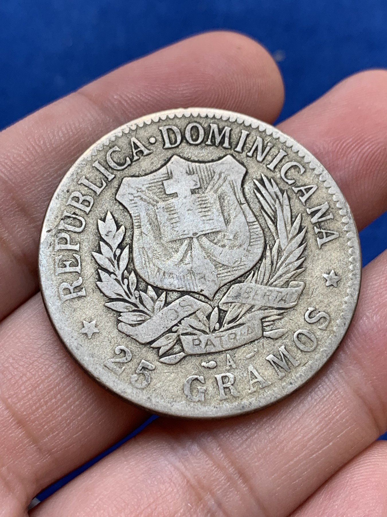 《竞宝斋》第201场-周日，周一 2场 (全场包邮) 1897年多米尼加1比索银币 比较少见的品种，高品价格极贵，自然流通 细节不错