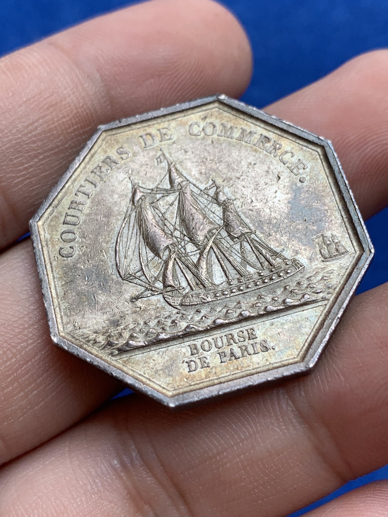 《竞宝斋》第201场-周日，周一 2场 (全场包邮) 法国路易十八 大帆船 银JETON 八角 五彩包浆 好品